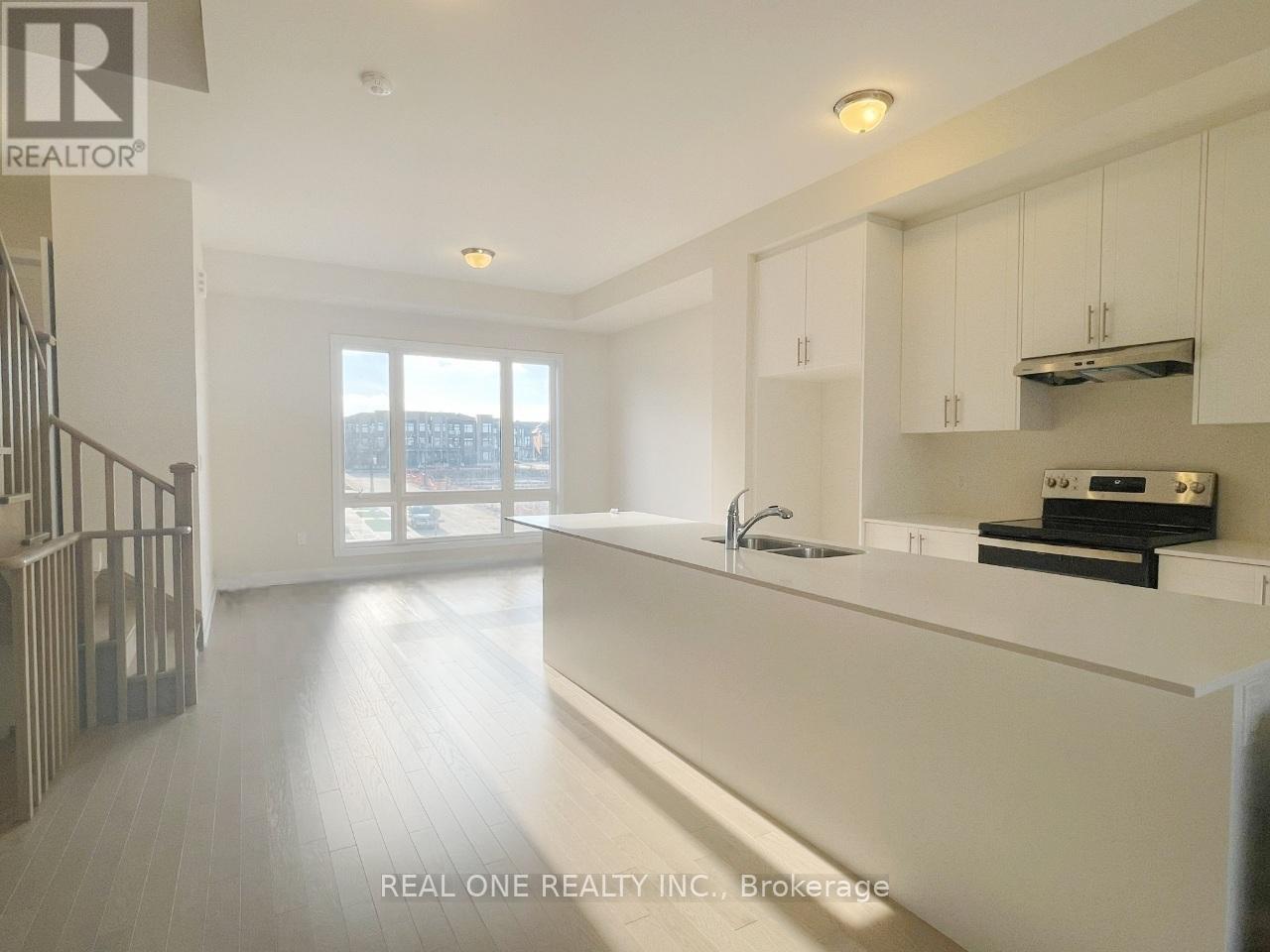 3073 Welsman Gardens, Oakville, Ontario  L6H 7Z2 - Photo 2 - W12561170