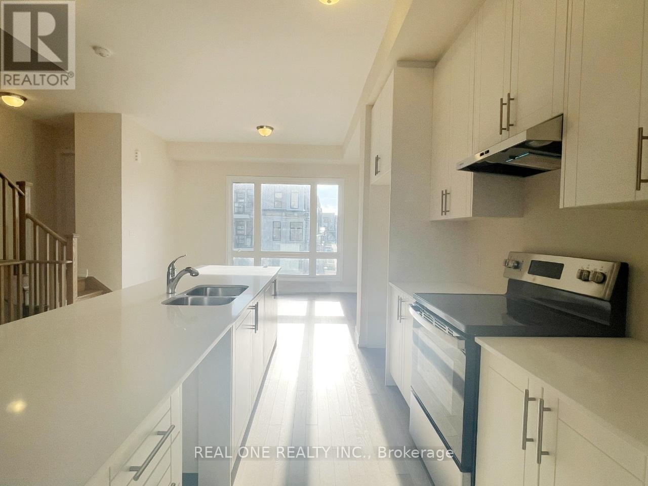 3073 Welsman Gardens, Oakville, Ontario  L6H 7Z2 - Photo 3 - W12561170