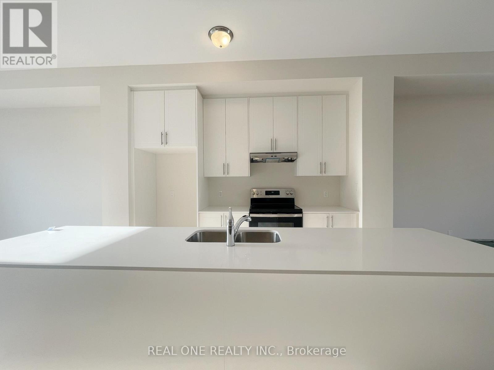 3073 Welsman Gardens, Oakville, Ontario  L6H 7Z2 - Photo 4 - W12561170