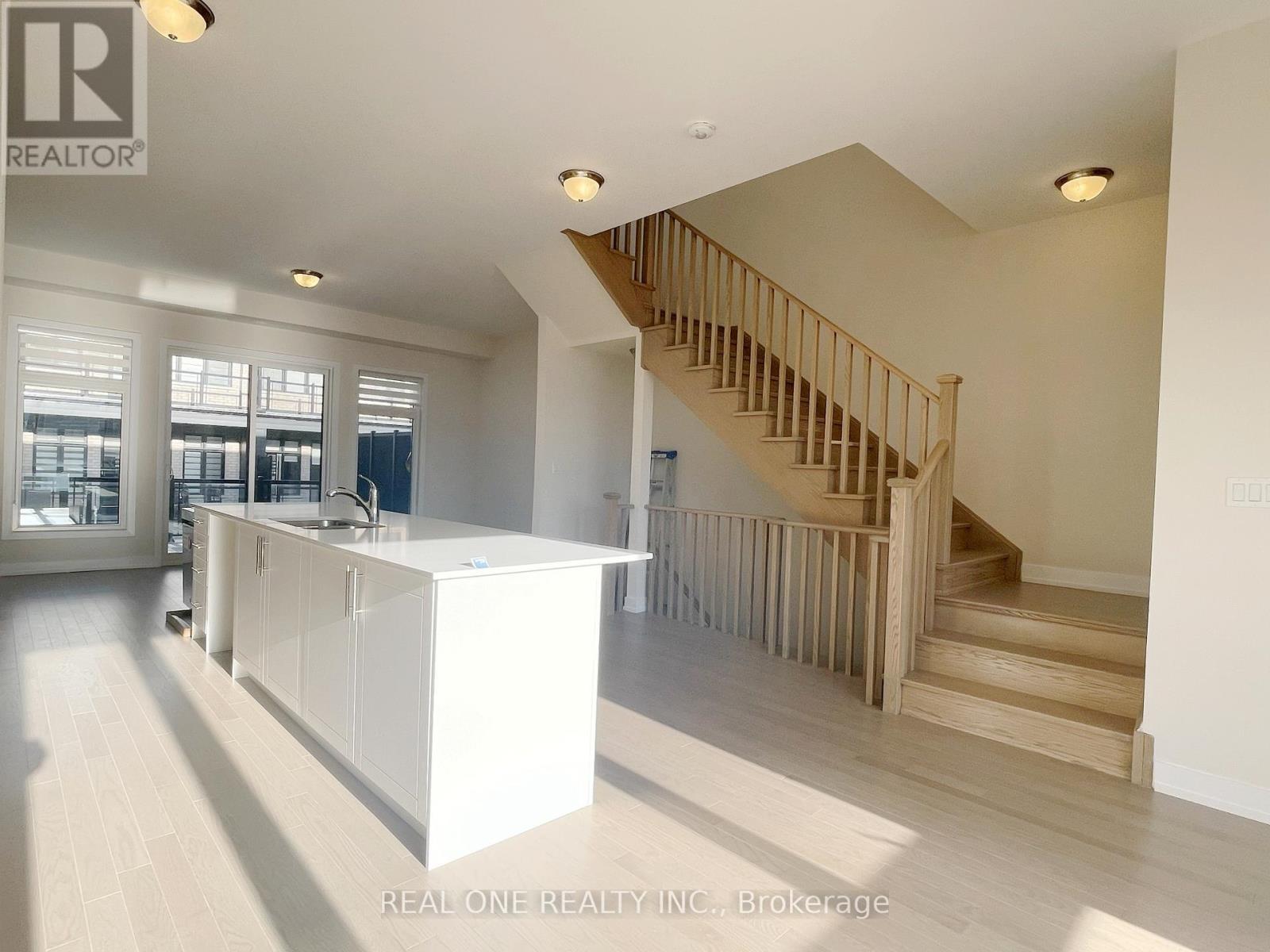 3073 Welsman Gardens, Oakville, Ontario  L6H 7Z2 - Photo 5 - W12561170