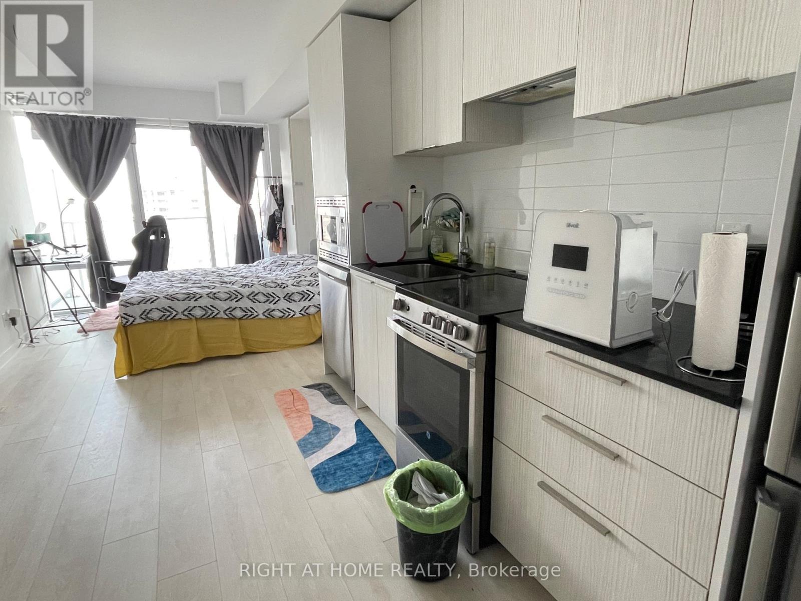 2206 - 501 Yonge Street, Toronto, Ontario  M4Y 0G8 - Photo 3 - C12561200