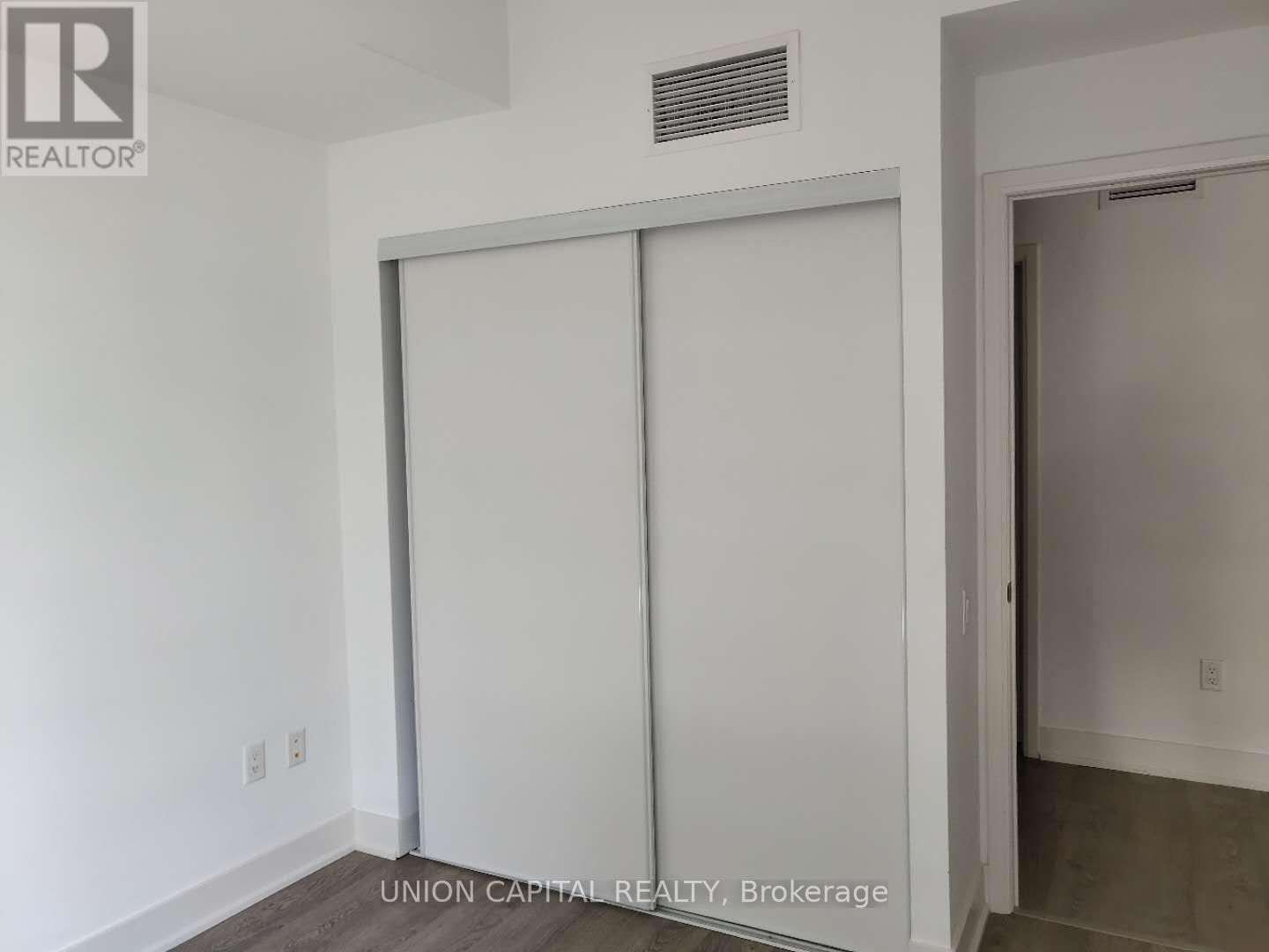 504 - 30 Roehampton Avenue, Toronto, Ontario  M4P 0B9 - Photo 10 - C12561208