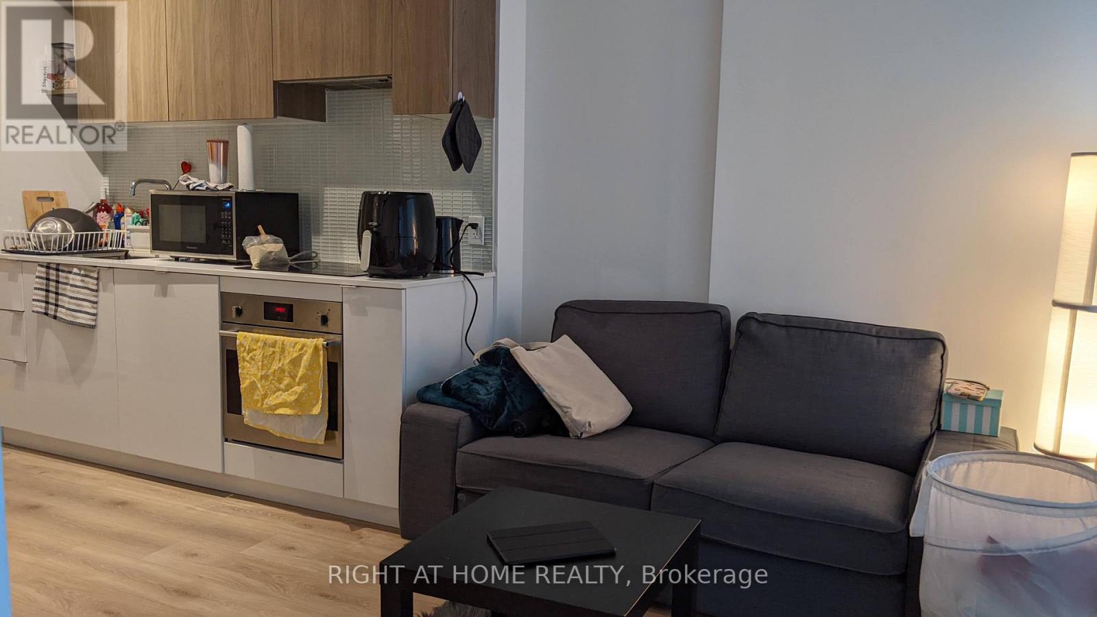 727 - 161 Roehampton Avenue, Toronto, Ontario  M4P 0C8 - Photo 2 - C12561212