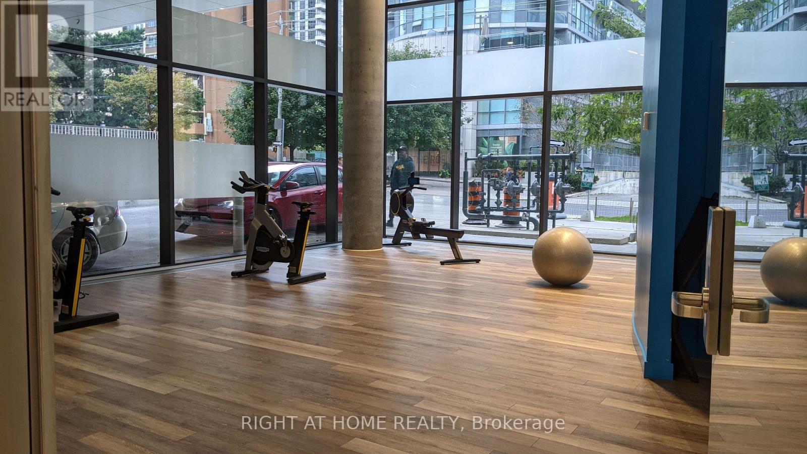 727 - 161 Roehampton Avenue, Toronto, Ontario  M4P 0C8 - Photo 9 - C12561212