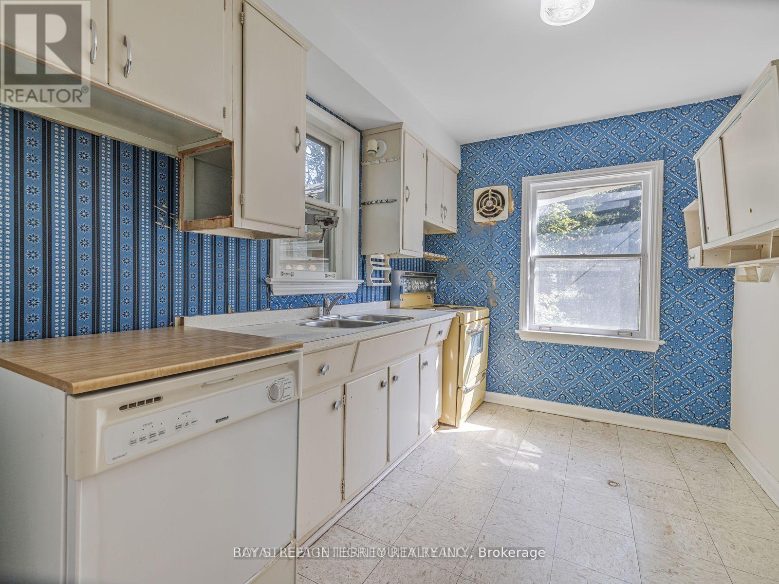 7 Devondale Avenue, Toronto, Ontario  M2R 2C9 - Photo 13 - C12561244