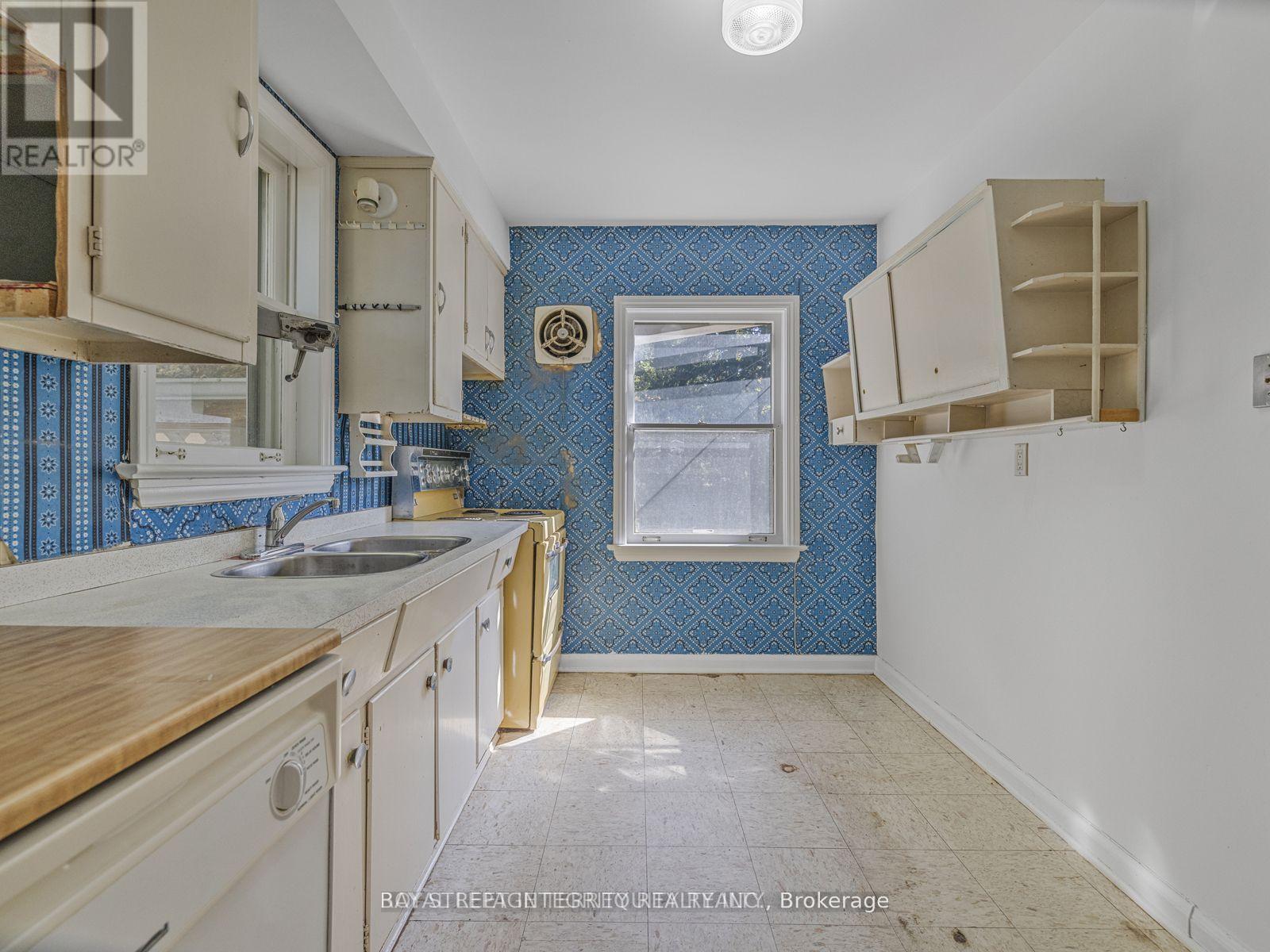 7 Devondale Avenue, Toronto, Ontario  M2R 2C9 - Photo 14 - C12561244