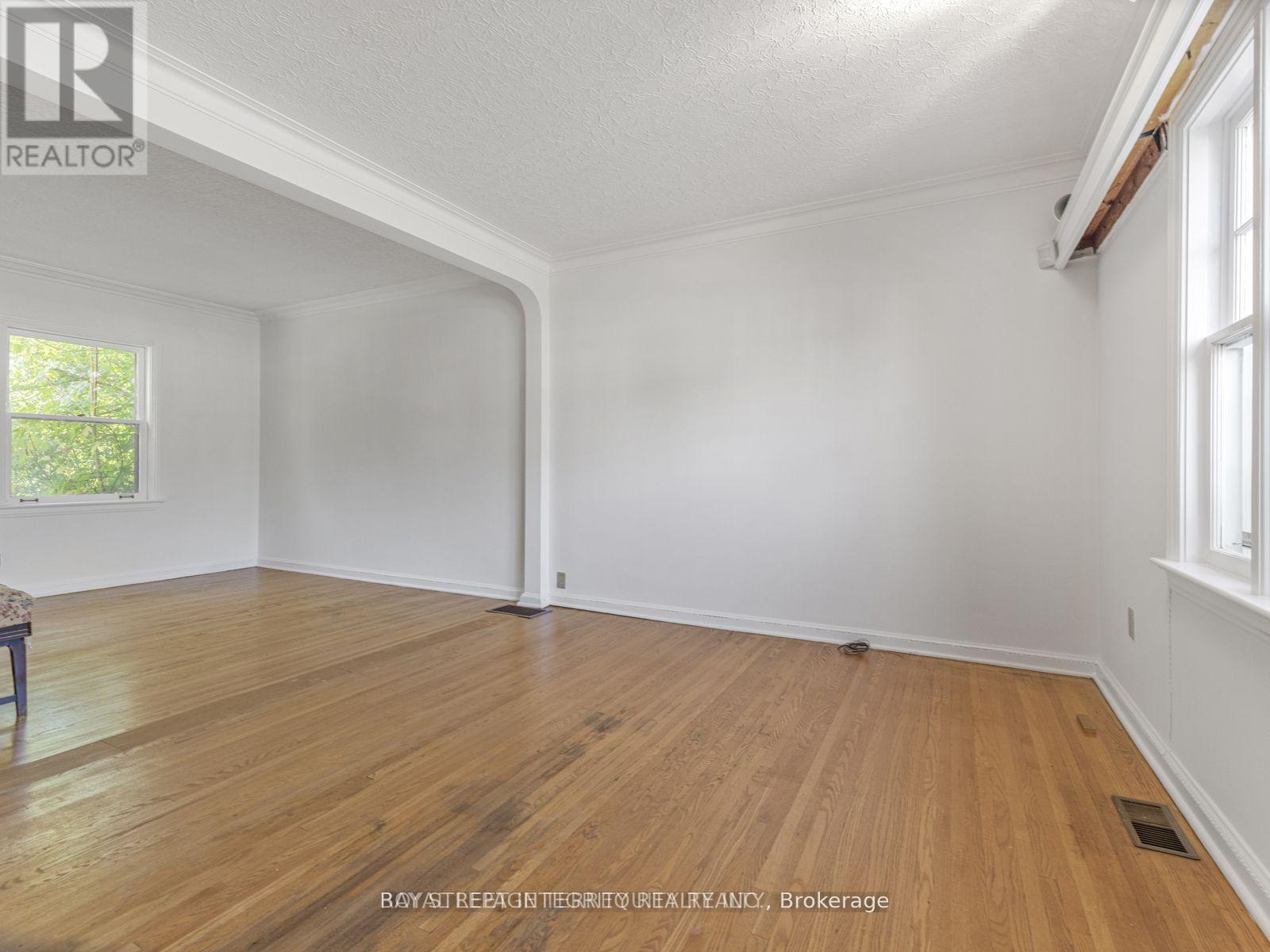 7 Devondale Avenue, Toronto, Ontario  M2R 2C9 - Photo 4 - C12561244