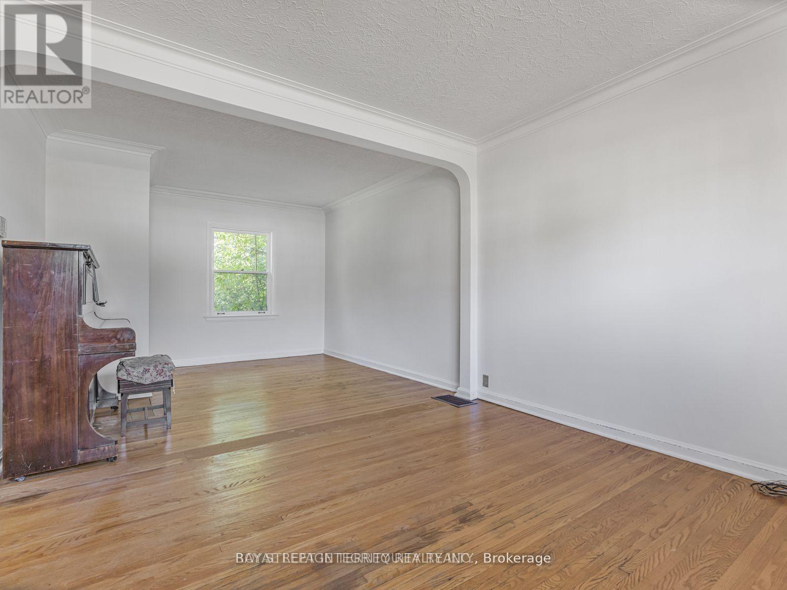 7 Devondale Avenue, Toronto, Ontario  M2R 2C9 - Photo 5 - C12561244