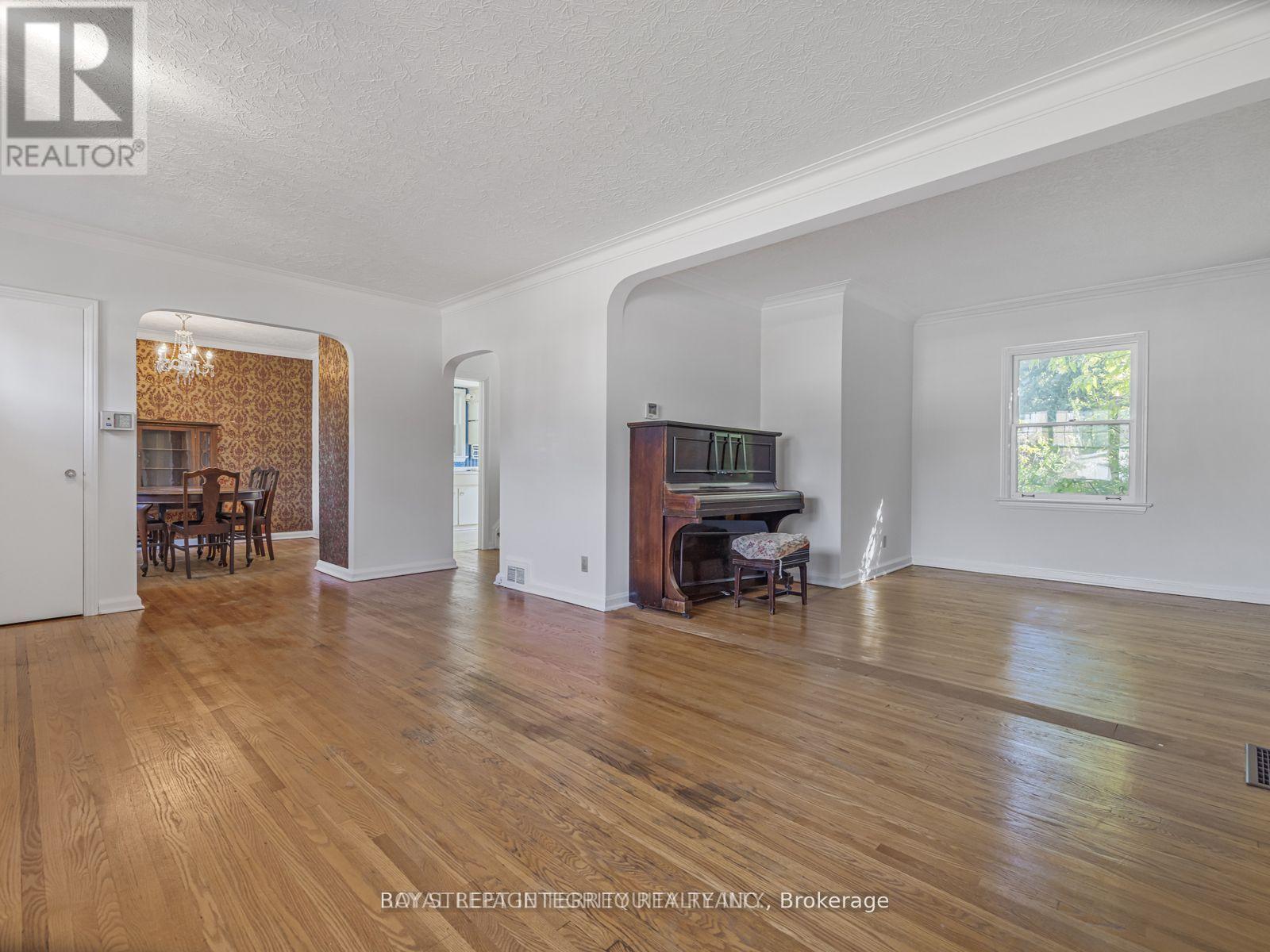 7 Devondale Avenue, Toronto, Ontario  M2R 2C9 - Photo 6 - C12561244