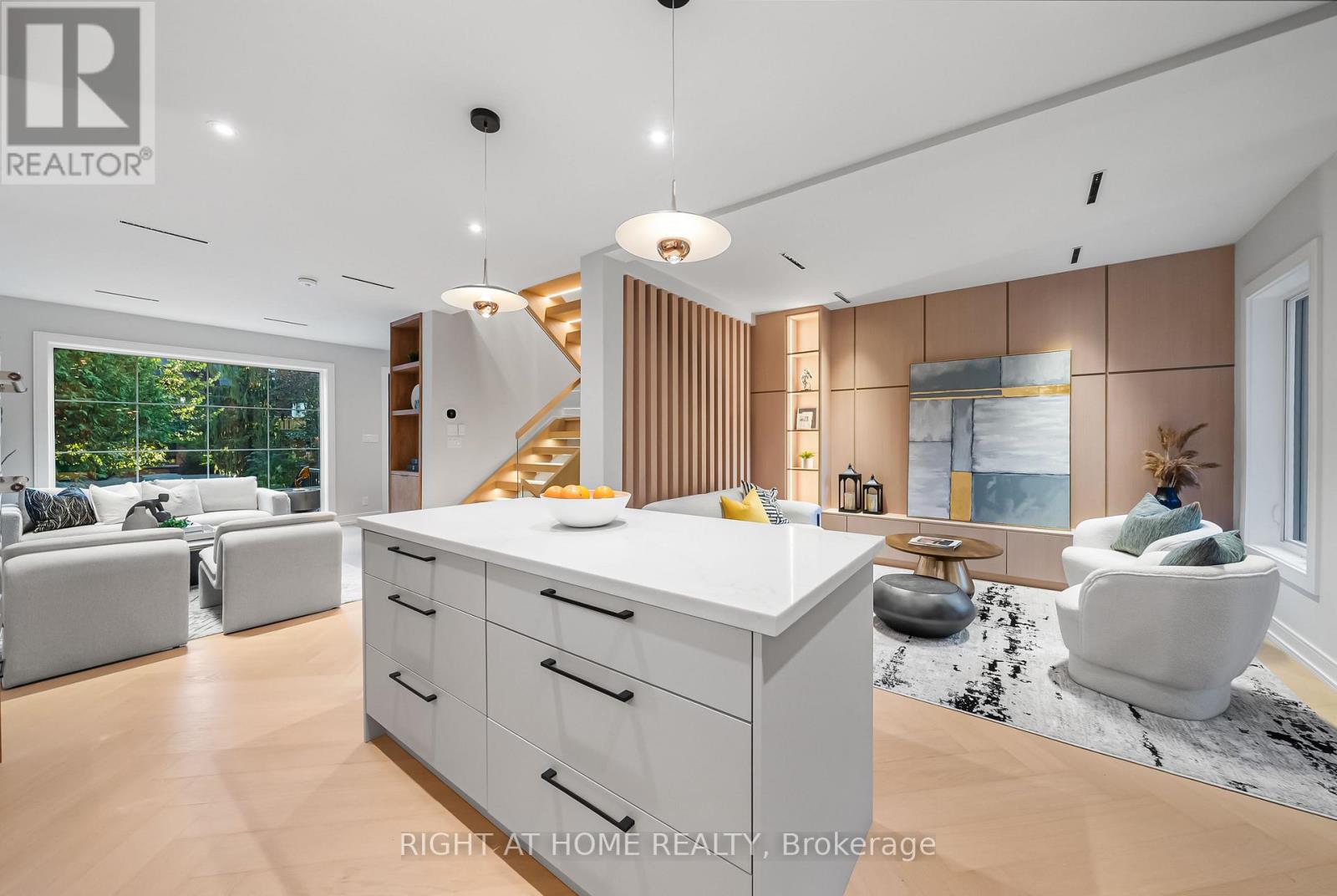 98 Dixon Avenue, Toronto, Ontario  M4L 1N7 - Photo 5 - E12561214