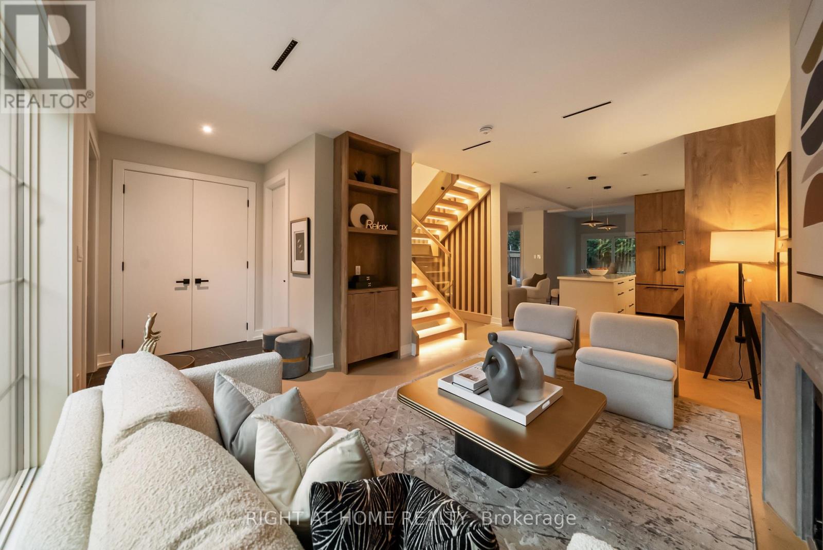 98 Dixon Avenue, Toronto, Ontario  M4L 1N7 - Photo 6 - E12561214