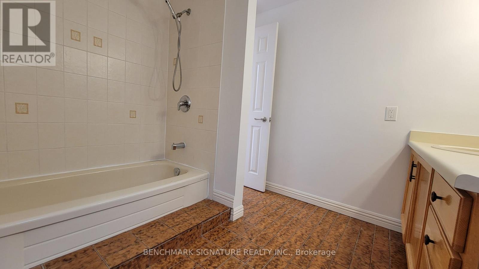 35 Wintermute Boulevard, Toronto, Ontario  M1W 3M5 - Photo 12 - E12561224