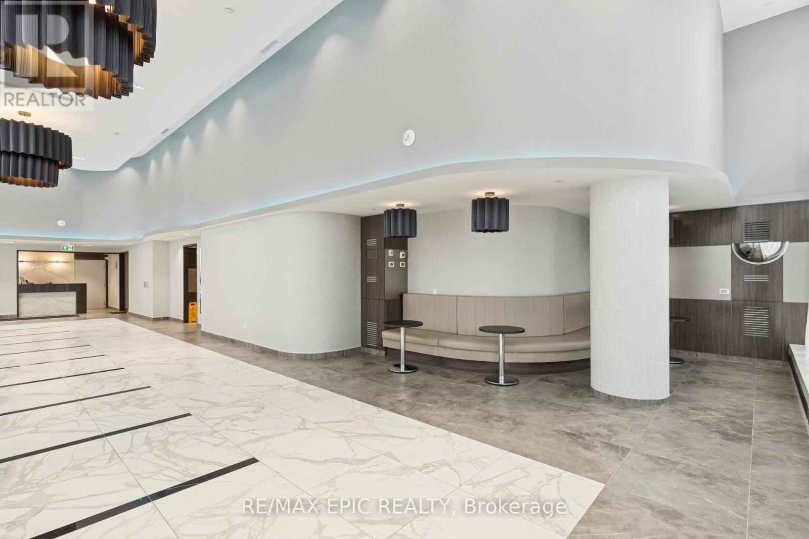 202 - 95 Oneida Crescent, Richmond Hill, Ontario  L4B 0H5 - Photo 3 - N12561188