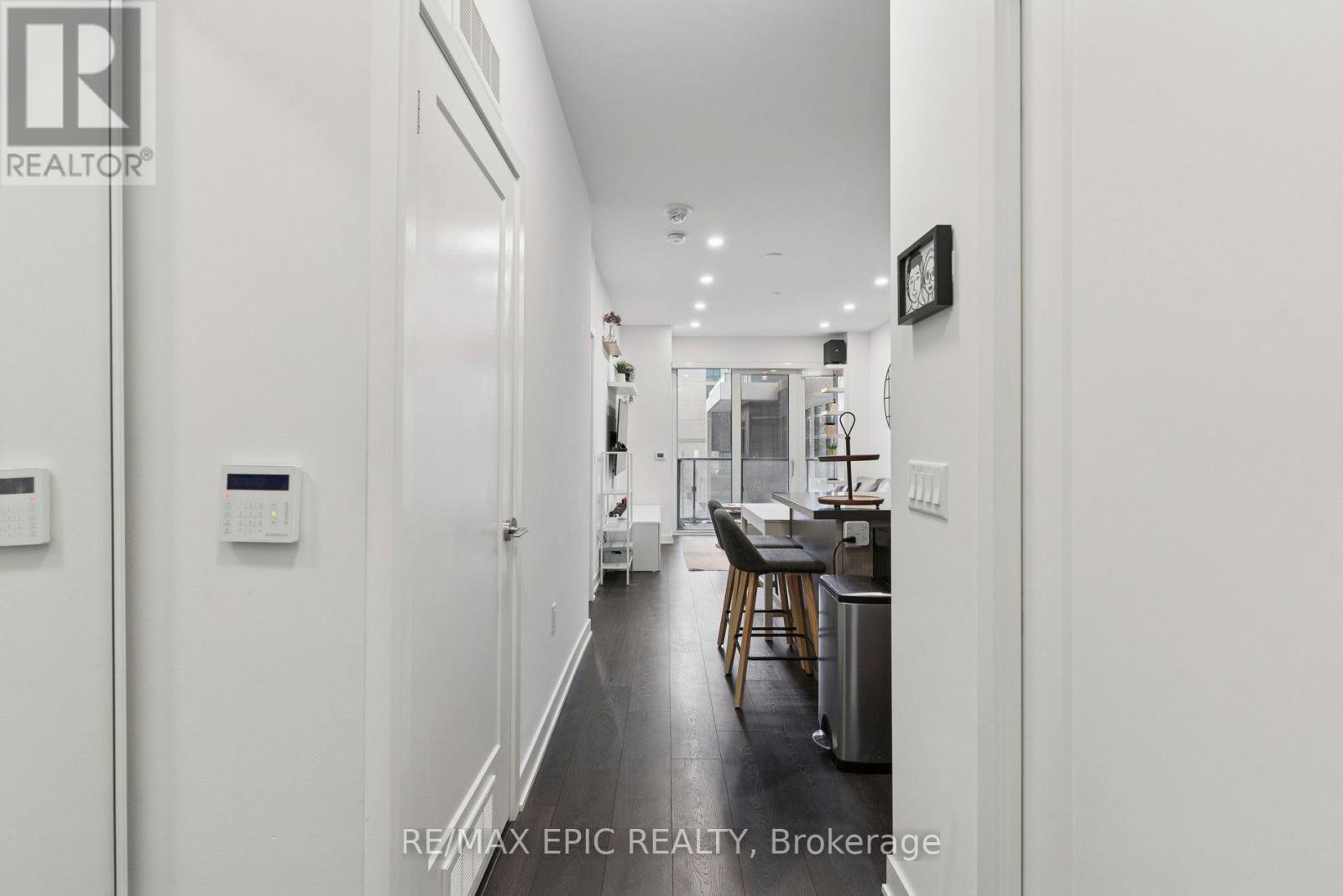 202 - 95 Oneida Crescent, Richmond Hill, Ontario  L4B 0H5 - Photo 4 - N12561188