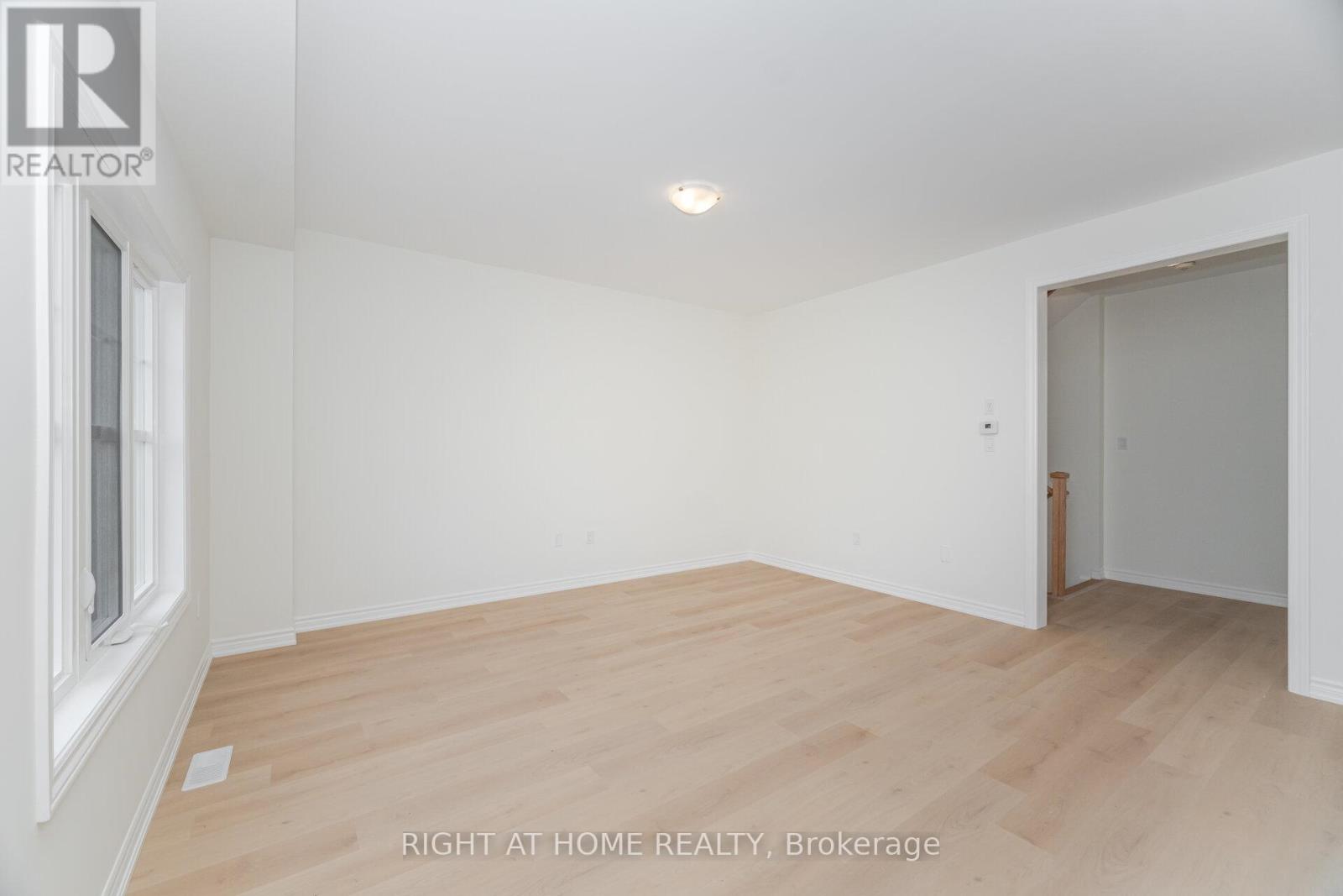 16 Ravenscraig Place, Innisfil, Ontario  L0L 1L0 - Photo 11 - N12561194