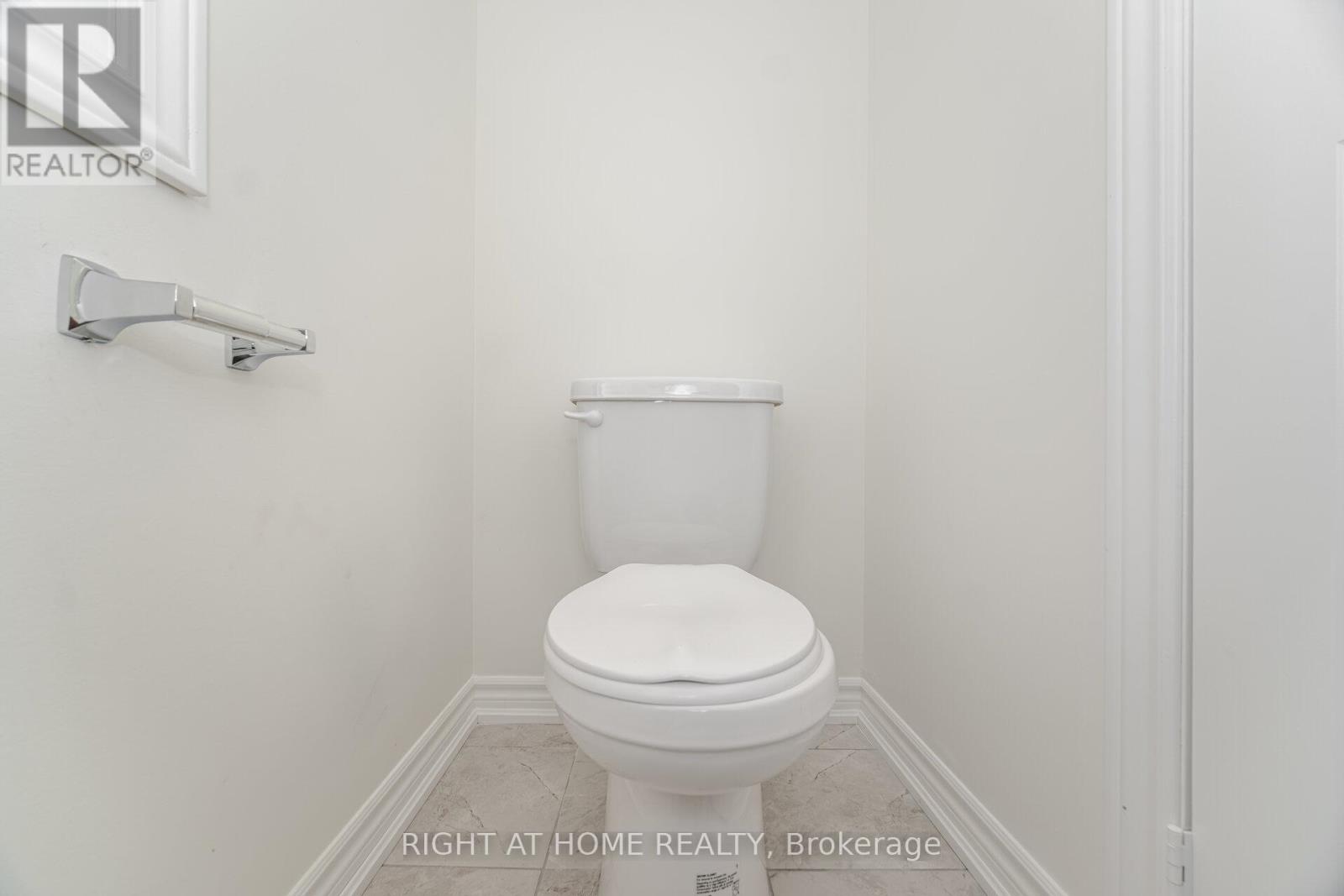 16 Ravenscraig Place, Innisfil, Ontario  L0L 1L0 - Photo 14 - N12561194