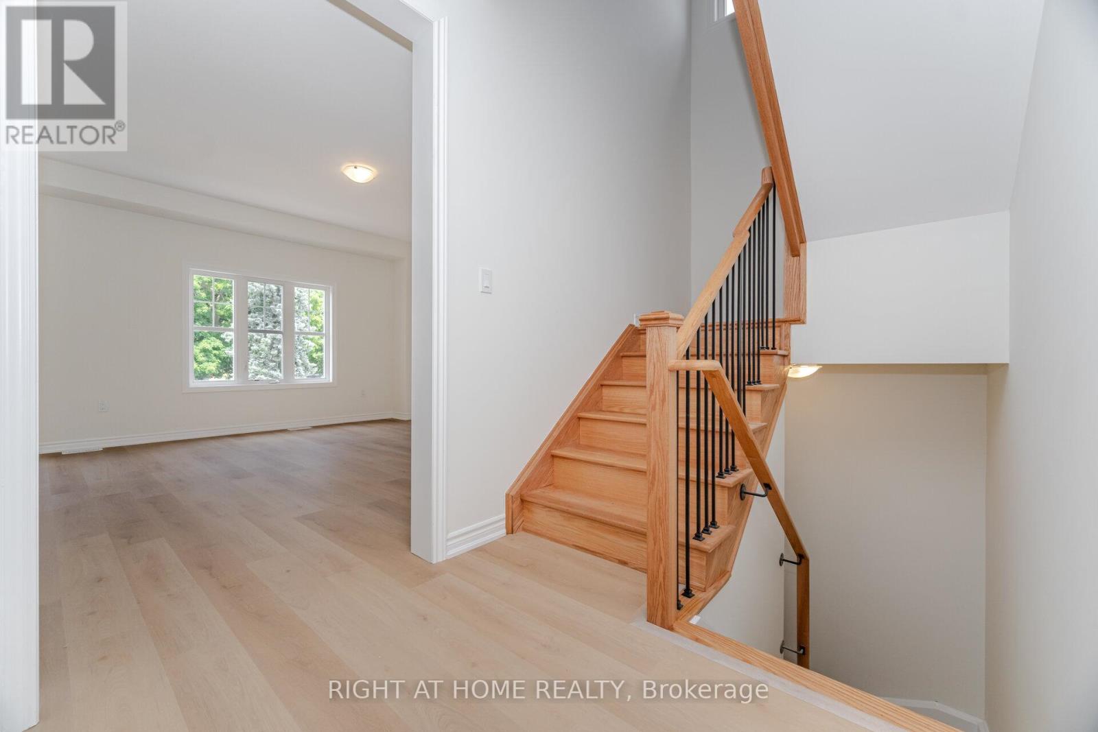 16 Ravenscraig Place, Innisfil, Ontario  L0L 1L0 - Photo 15 - N12561194