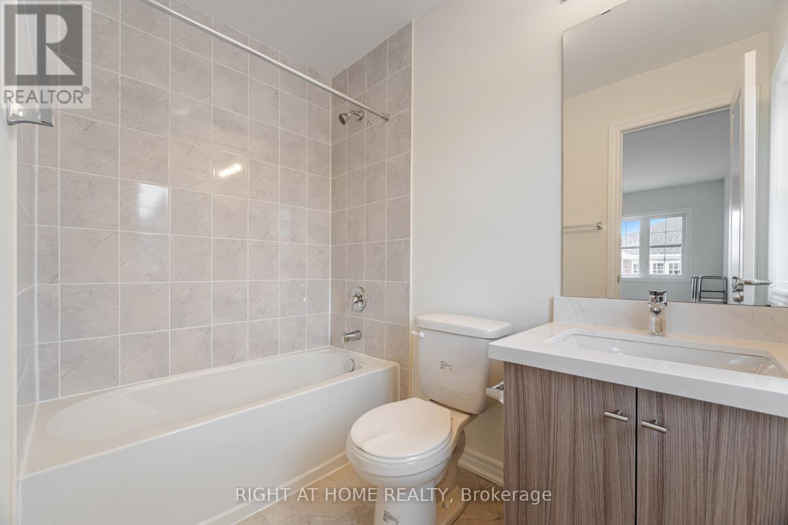 16 Ravenscraig Place, Innisfil, Ontario  L0L 1L0 - Photo 21 - N12561194