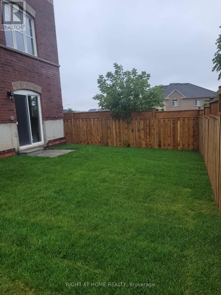 16 Ravenscraig Place, Innisfil, Ontario  L0L 1L0 - Photo 35 - N12561194