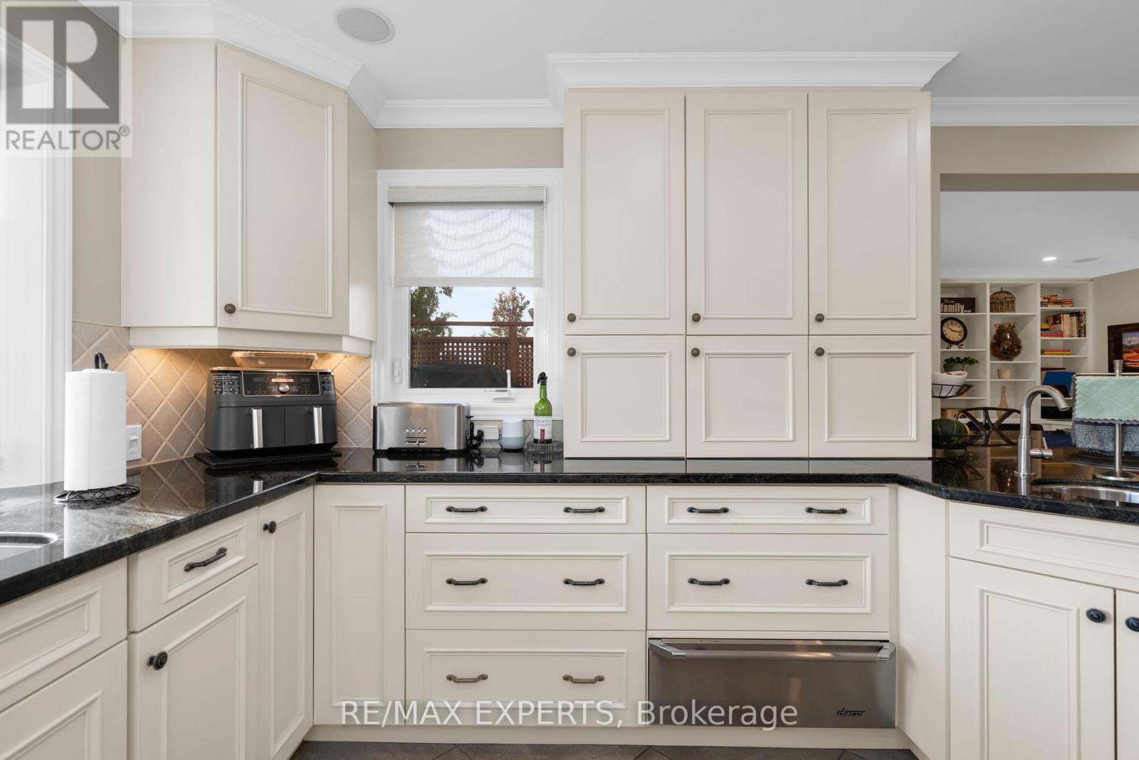 34 Goodfellow Crescent, Caledon, Ontario  L7E 5X4 - Photo 10 - W12561230