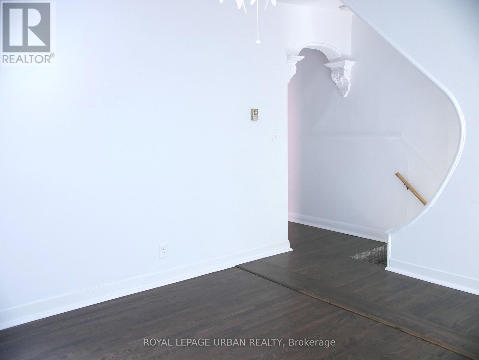 Upper - 10 Earnbridge Street, Toronto, Ontario  M6K 1N3 - Photo 10 - W12561242