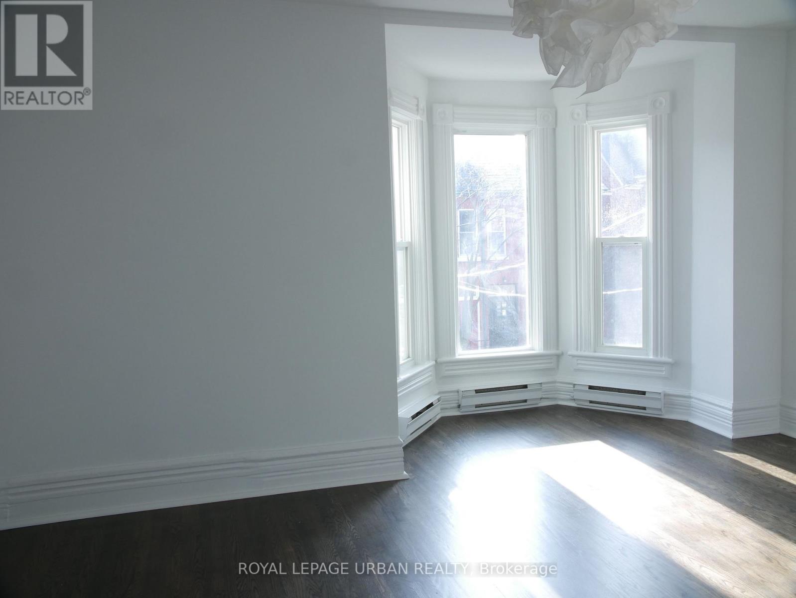 Upper - 10 Earnbridge Street, Toronto, Ontario  M6K 1N3 - Photo 12 - W12561242