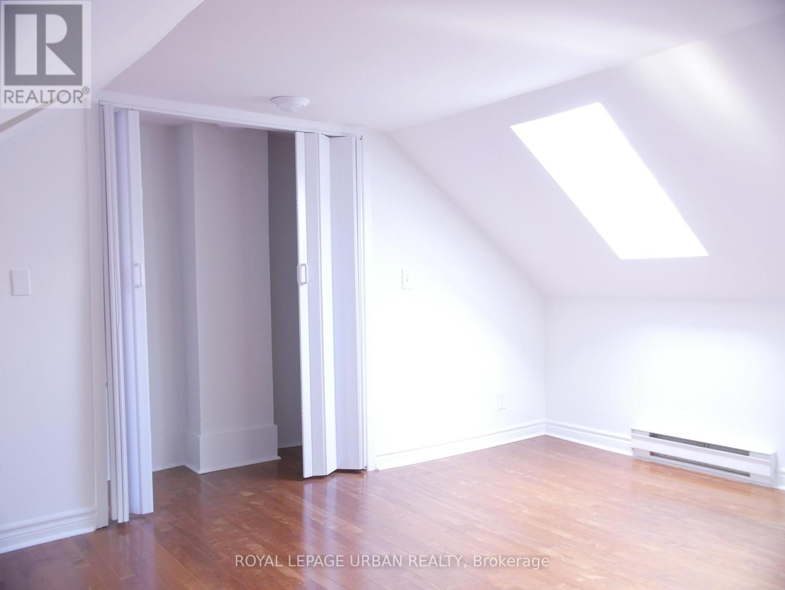 Upper - 10 Earnbridge Street, Toronto, Ontario  M6K 1N3 - Photo 23 - W12561242