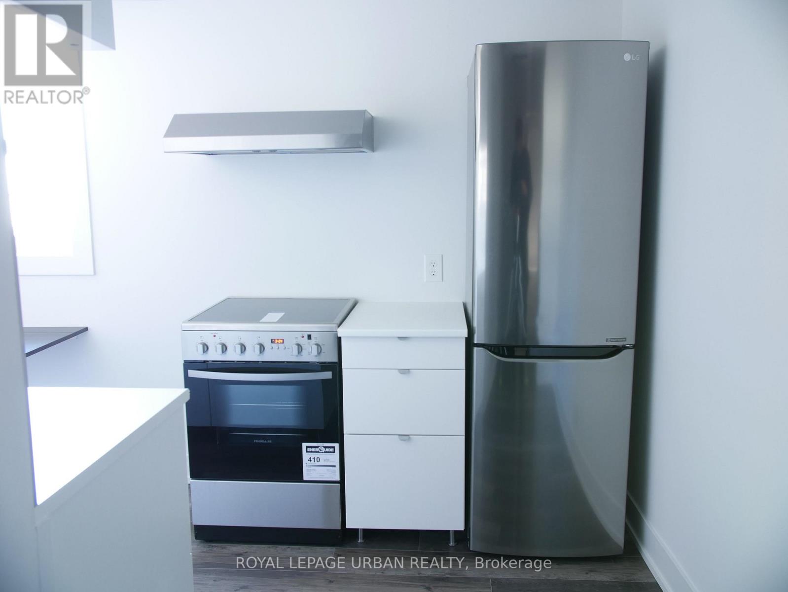 Upper - 10 Earnbridge Street, Toronto, Ontario  M6K 1N3 - Photo 3 - W12561242