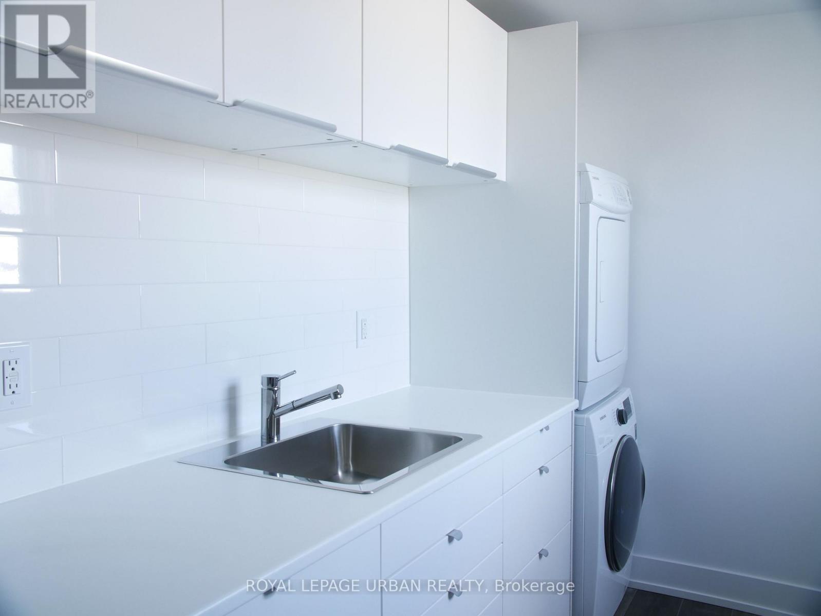 Upper - 10 Earnbridge Street, Toronto, Ontario  M6K 1N3 - Photo 5 - W12561242