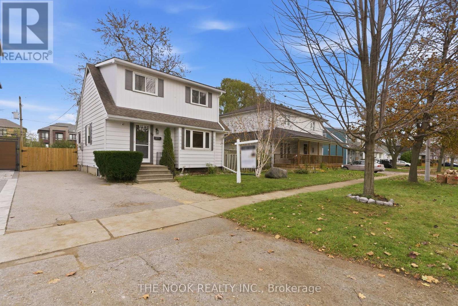 135 ADMIRAL ROAD, Ajax, Ontario