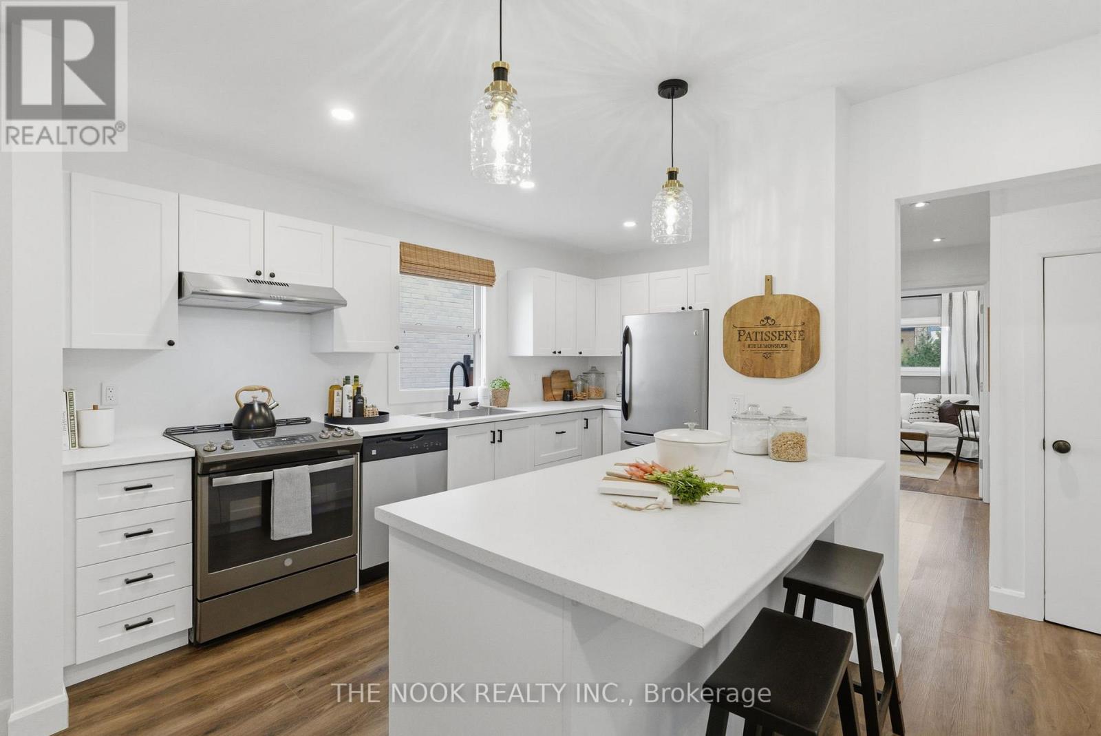 135 Admiral Road, Ajax, Ontario  L1S 2P2 - Photo 4 - E12561262