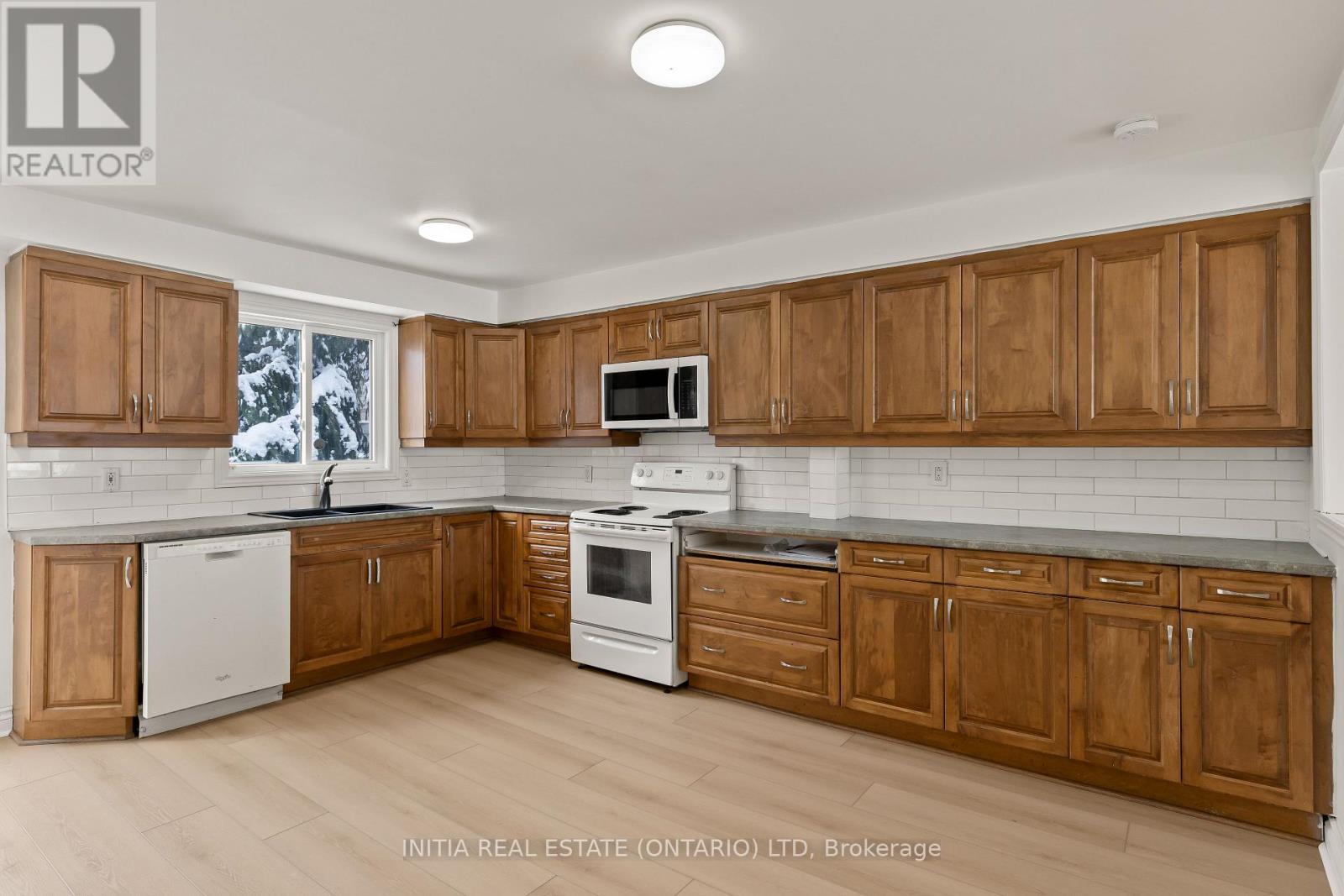 18 - 320 Westminster Avenue, London South, Ontario N6C 5H5 - Photo 8 - X12561246