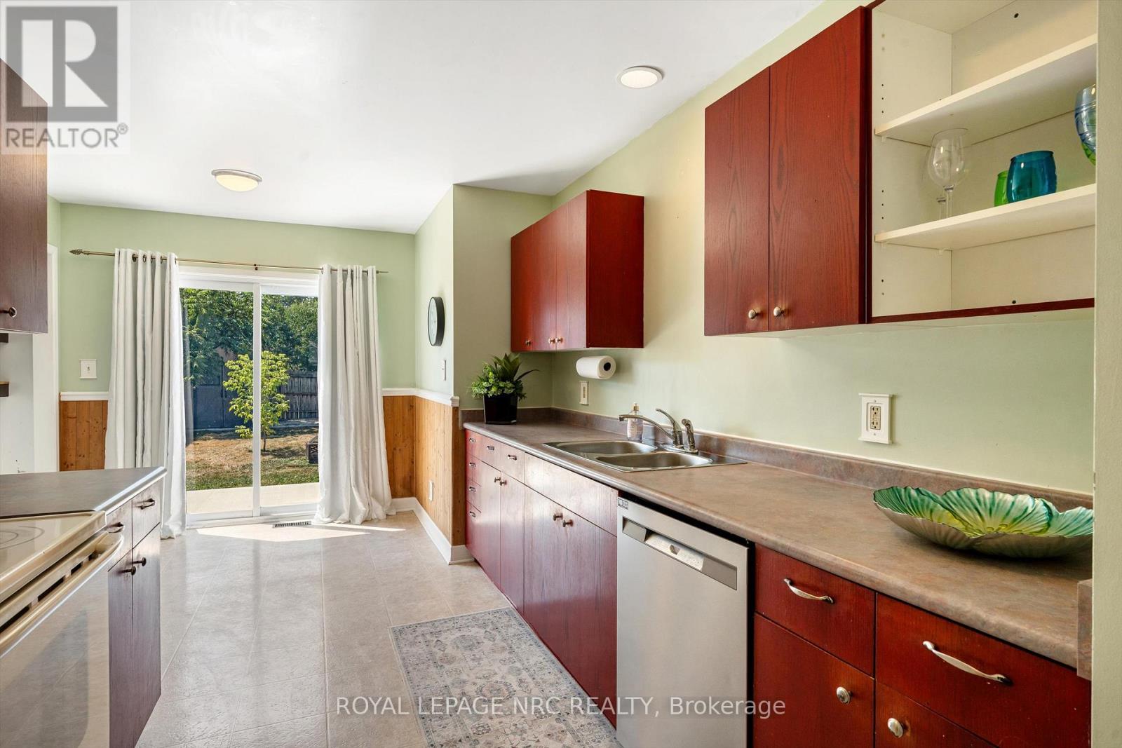 15 Michigan Avenue, St. Catharines, Ontario  L2N 4G7 - Photo 11 - X12561274