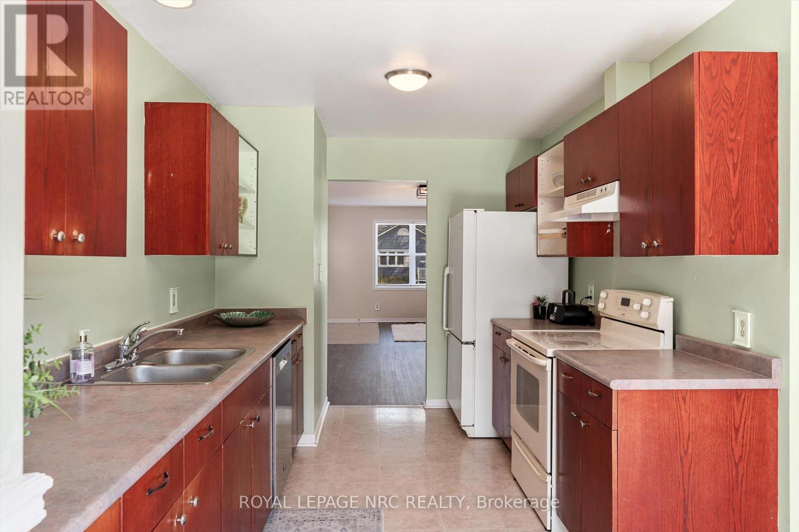 15 Michigan Avenue, St. Catharines, Ontario  L2N 4G7 - Photo 12 - X12561274