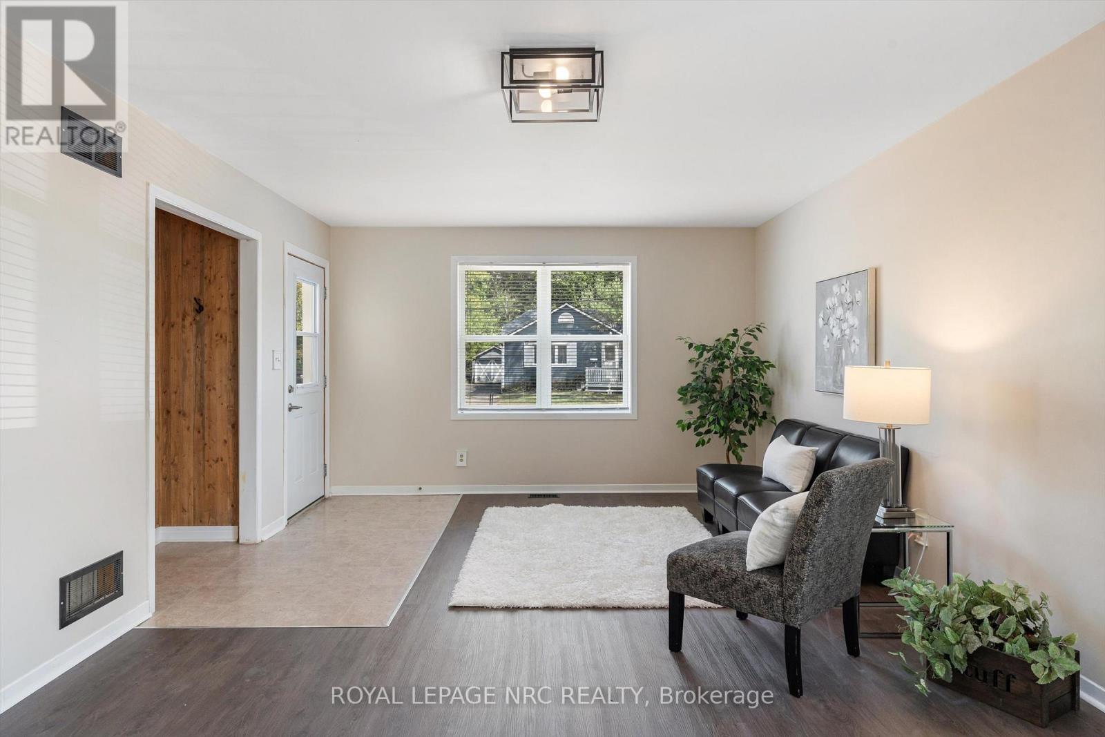 15 Michigan Avenue, St. Catharines, Ontario  L2N 4G7 - Photo 5 - X12561274