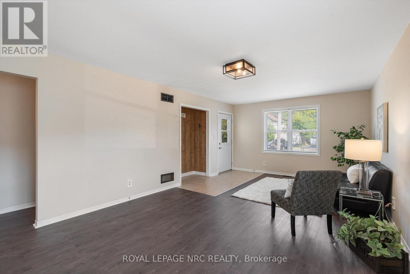 15 Michigan Avenue, St. Catharines, Ontario  L2N 4G7 - Photo 6 - X12561274