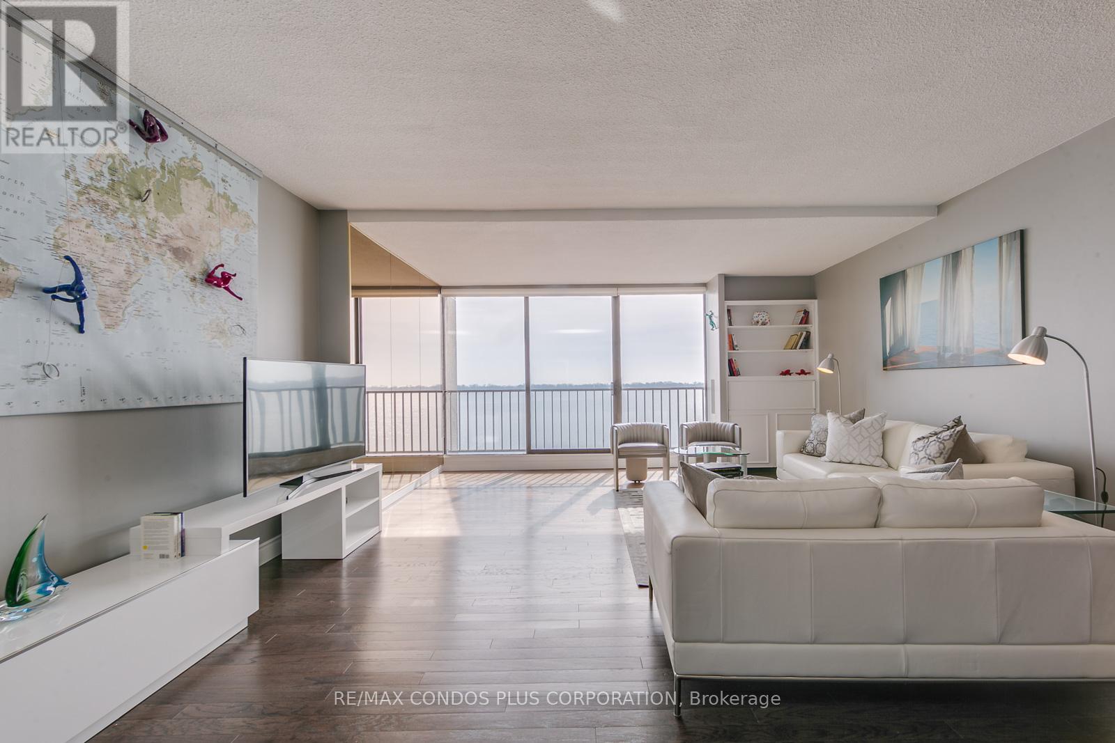 1001 - 33 Harbour Square, Toronto, Ontario  M5J 2G2 - Photo 15 - C12561256