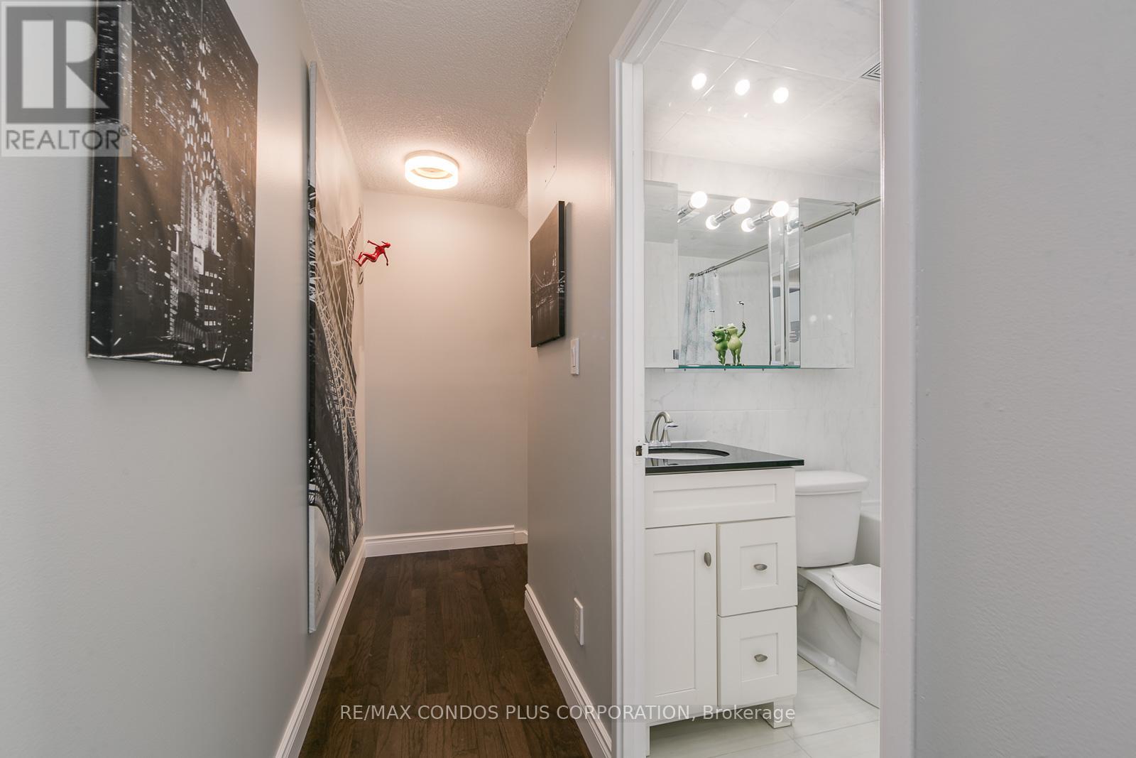 1001 - 33 Harbour Square, Toronto, Ontario  M5J 2G2 - Photo 21 - C12561256