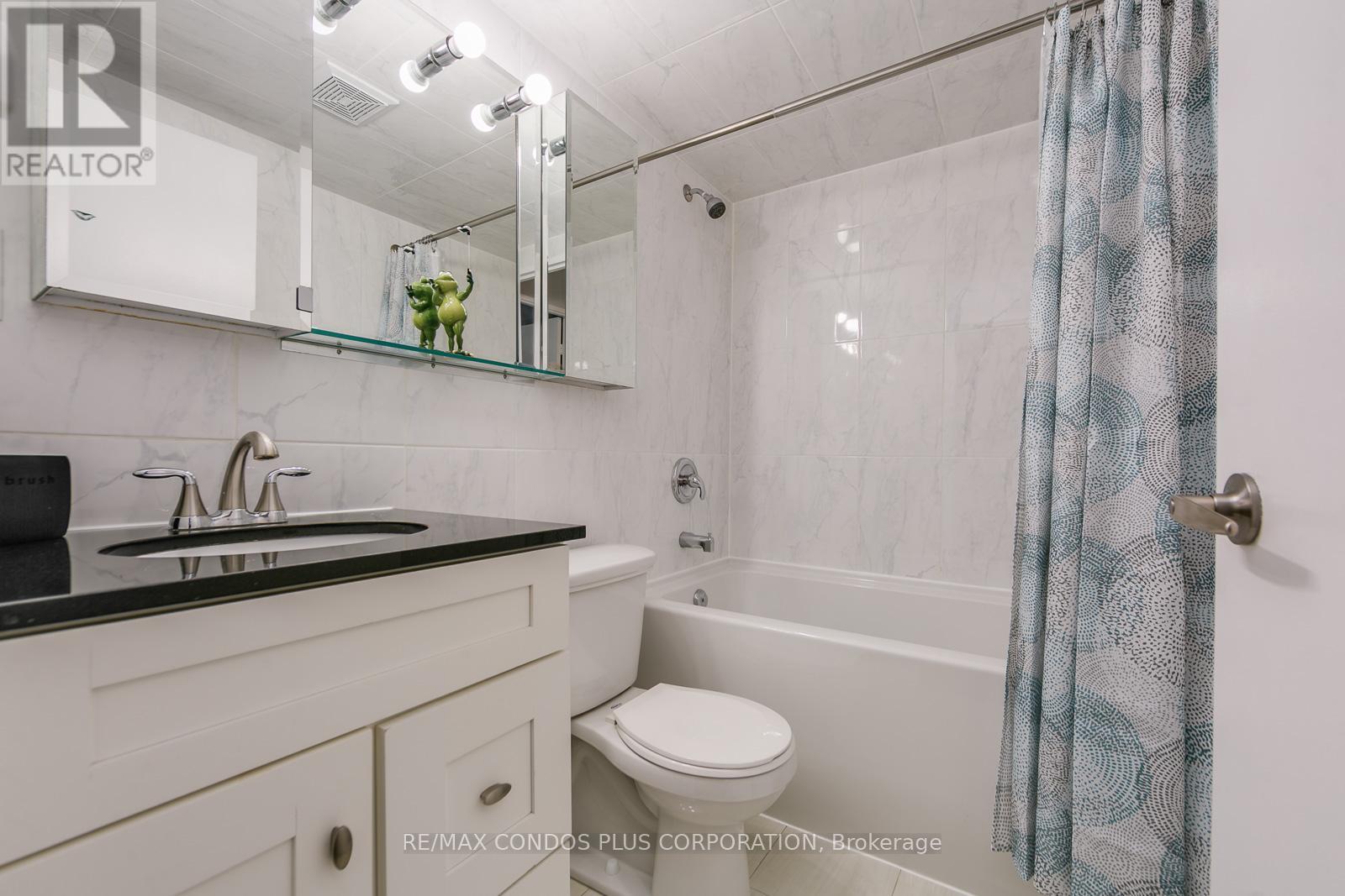 1001 - 33 Harbour Square, Toronto, Ontario  M5J 2G2 - Photo 22 - C12561256