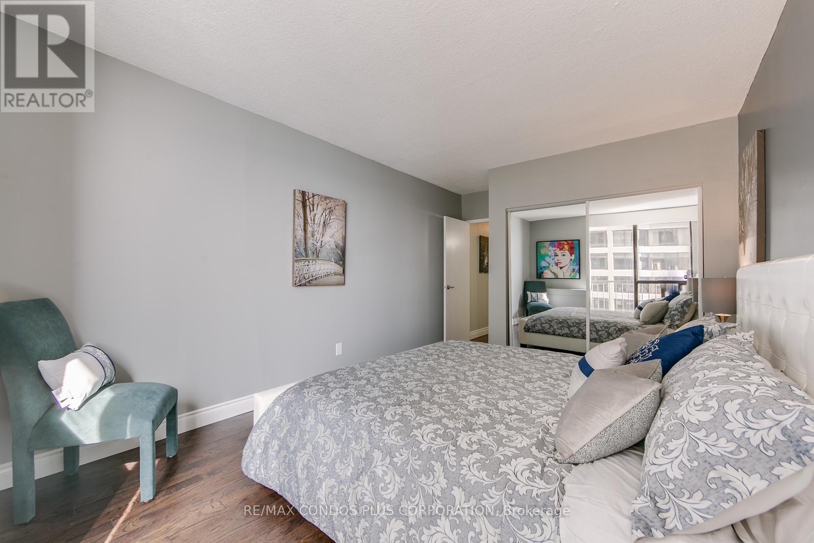 1001 - 33 Harbour Square, Toronto, Ontario  M5J 2G2 - Photo 27 - C12561256