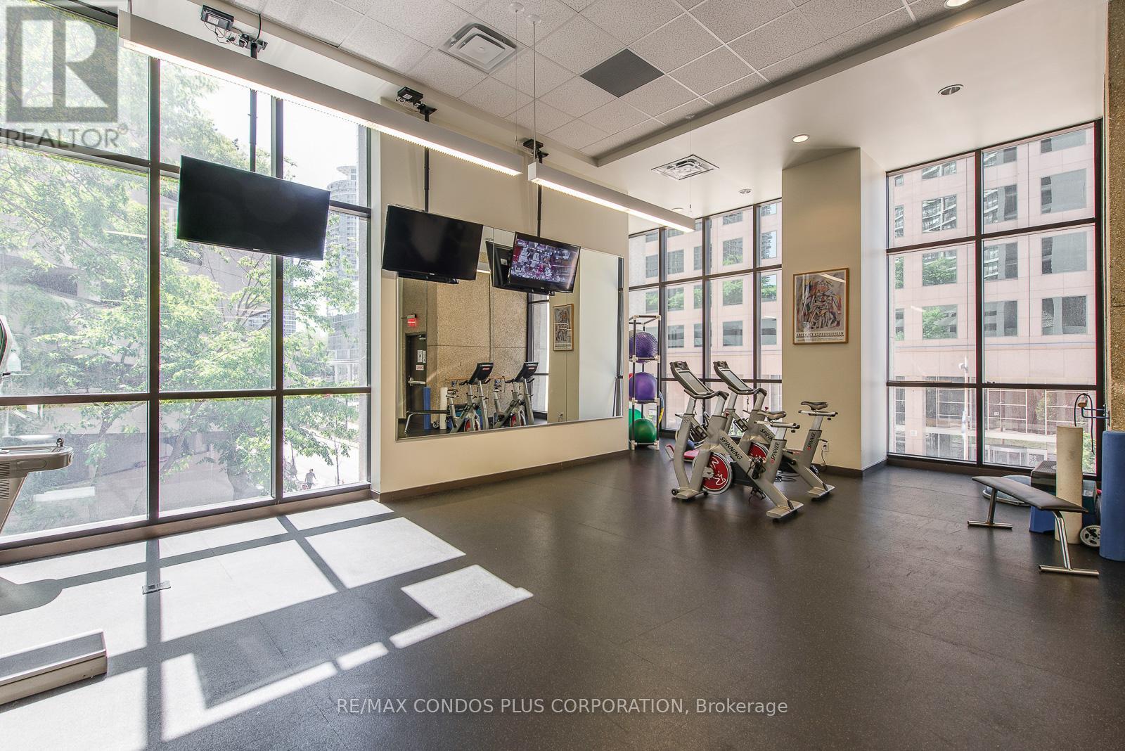 1001 - 33 Harbour Square, Toronto, Ontario  M5J 2G2 - Photo 31 - C12561256