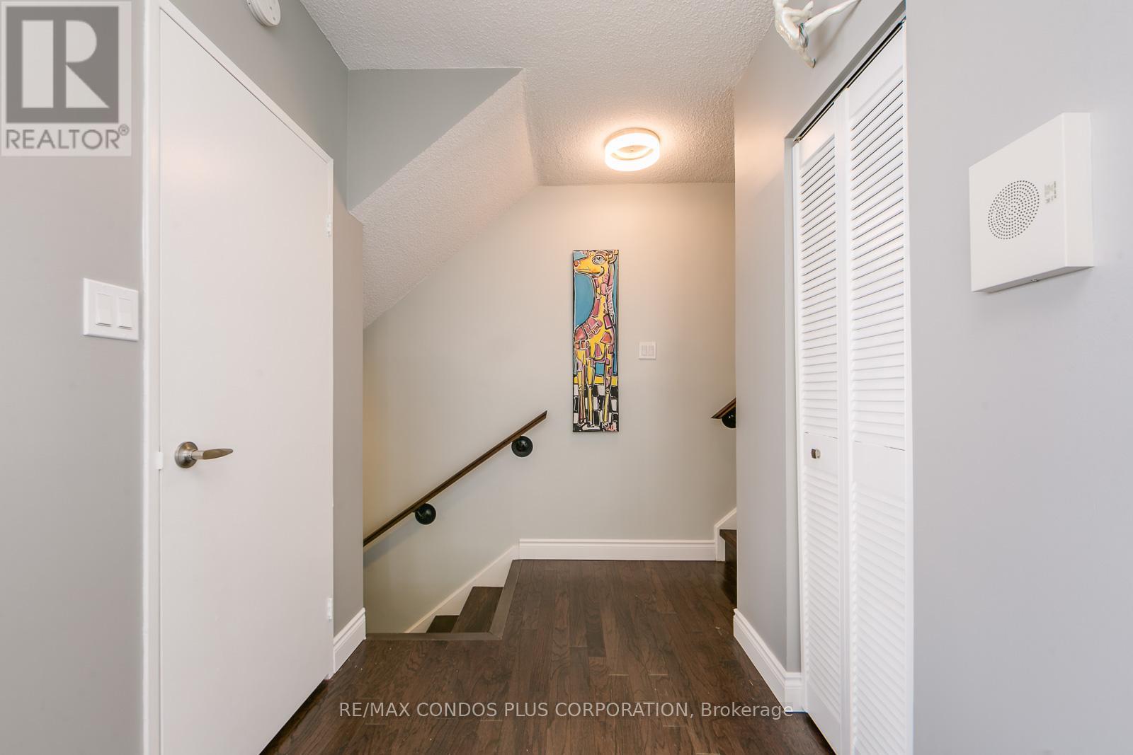 1001 - 33 Harbour Square, Toronto, Ontario  M5J 2G2 - Photo 8 - C12561256