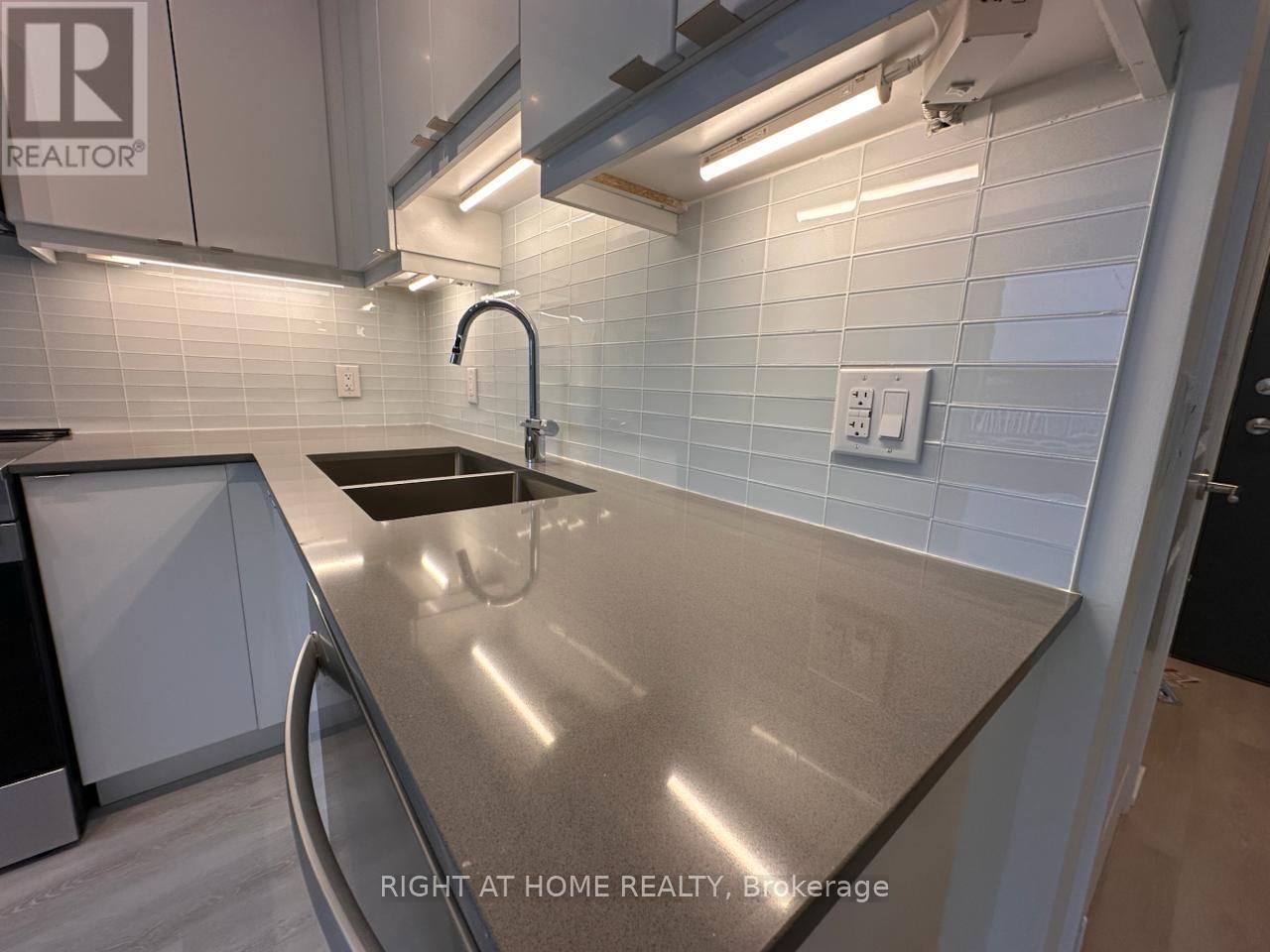 1121 - 3270 Sheppard Avenue E, Toronto, Ontario  M1T 3K3 - Photo 5 - E12561258