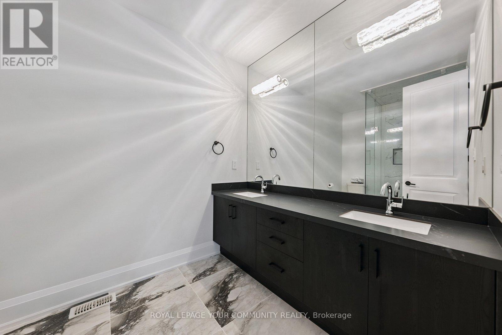 143 Vellore Park Avenue, Vaughan, Ontario  L4H 4S5 - Photo 13 - N12441424