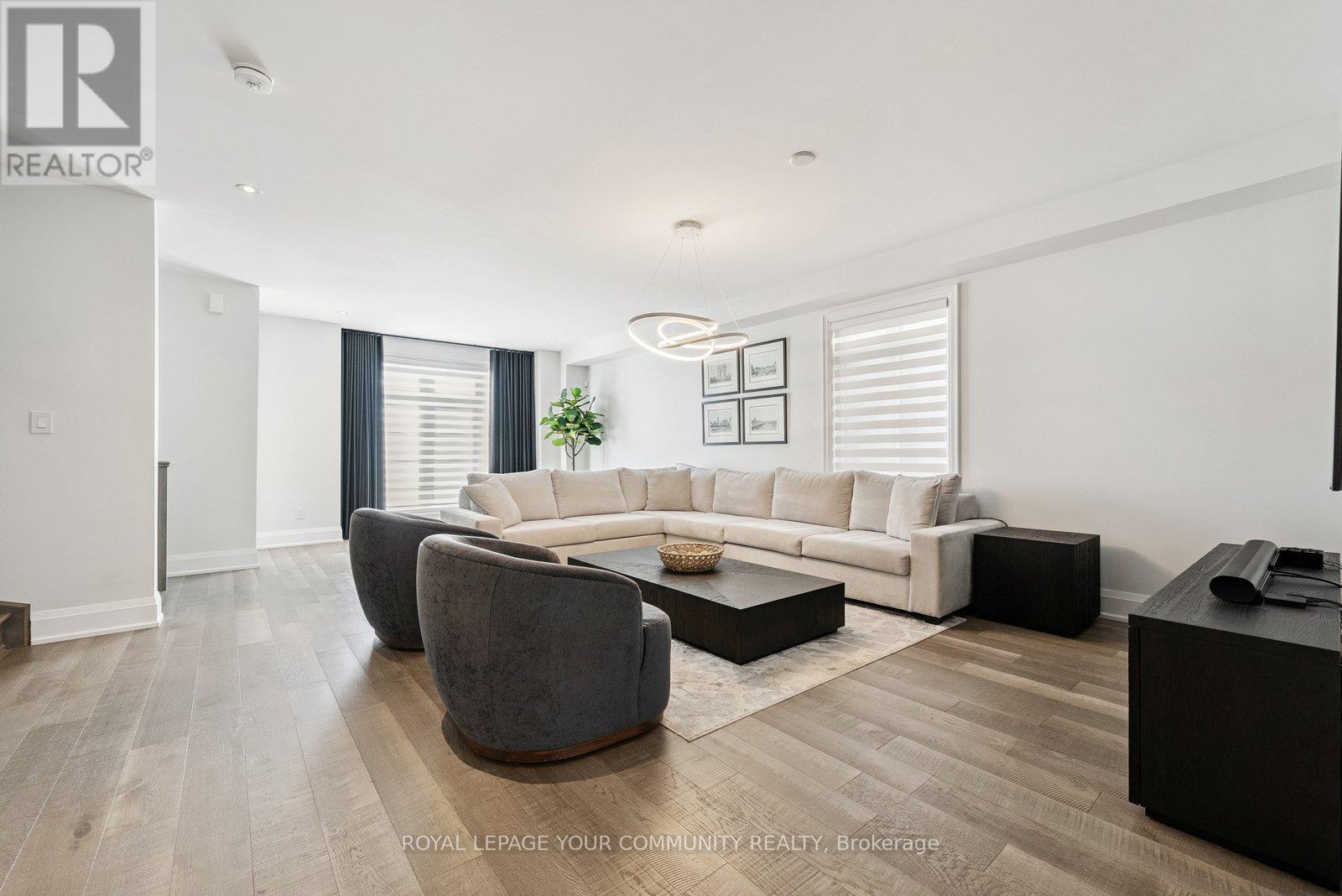 143 Vellore Park Avenue, Vaughan, Ontario  L4H 4S5 - Photo 4 - N12441424