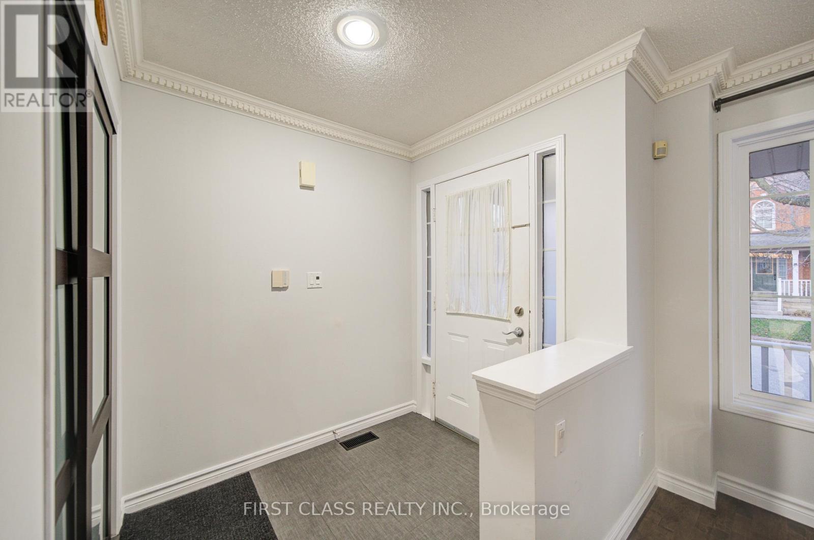 18 Primrose Path Crescent, Markham, Ontario  L3S 4A9 - Photo 3 - N12561264