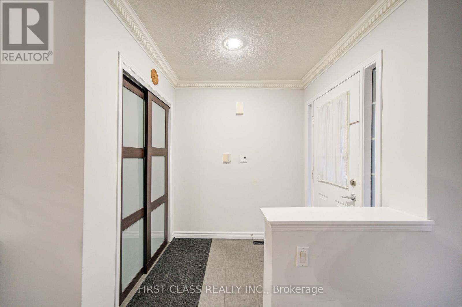 18 Primrose Path Crescent, Markham, Ontario  L3S 4A9 - Photo 4 - N12561264