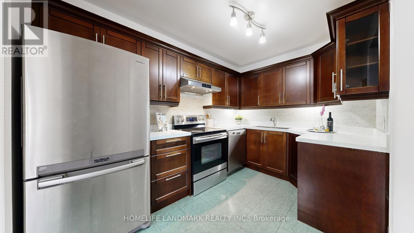 54 - 151 Townsgate Drive, Vaughan, Ontario  L4J 8J7 - Photo 14 - N12561266