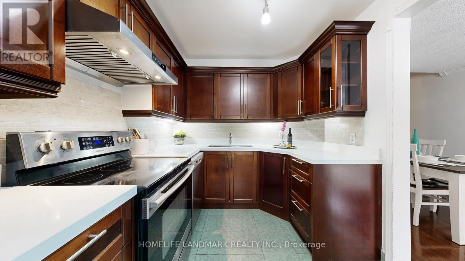 54 - 151 Townsgate Drive, Vaughan, Ontario  L4J 8J7 - Photo 16 - N12561266