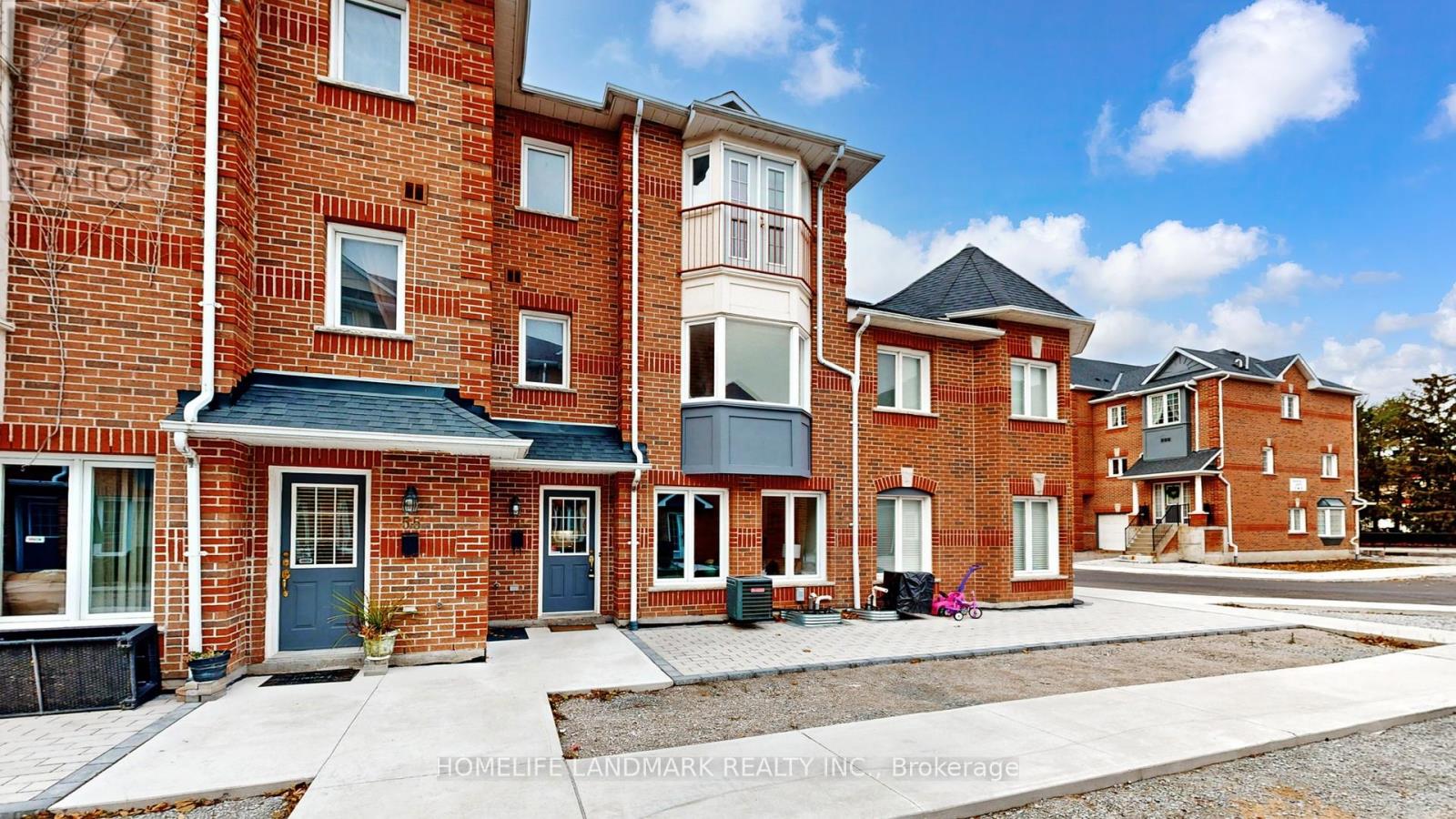 54 - 151 Townsgate Drive, Vaughan, Ontario  L4J 8J7 - Photo 2 - N12561266